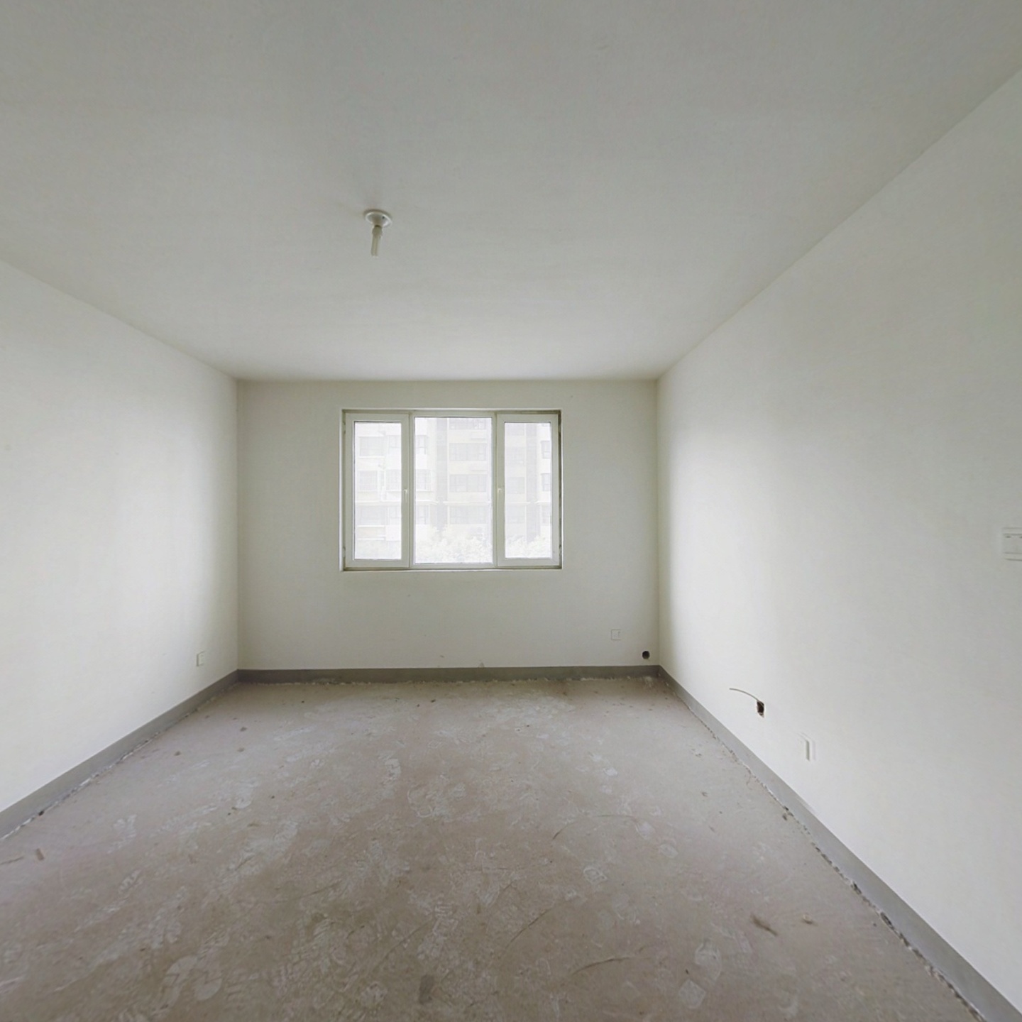 水岸花城，好房源，环境好，交通便利。