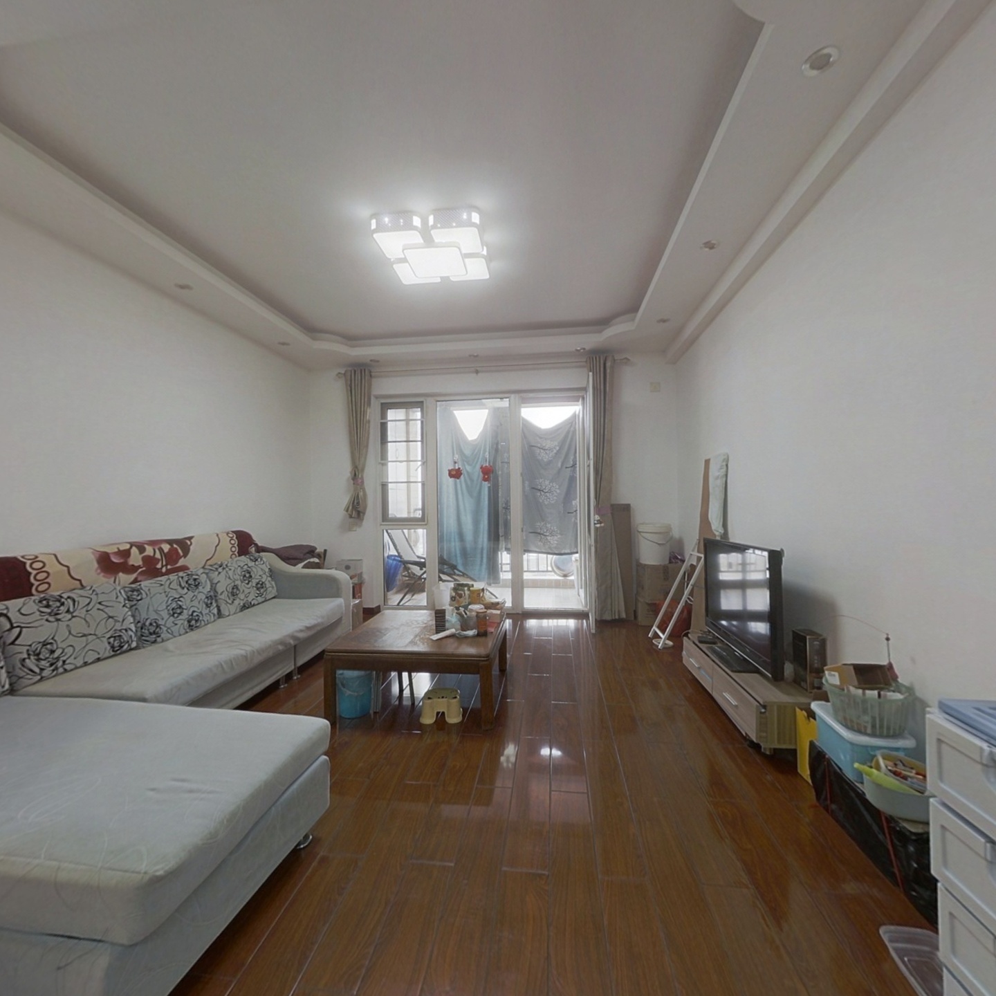米伦精装两居室 满两年 视野开阔 1.58容积小区