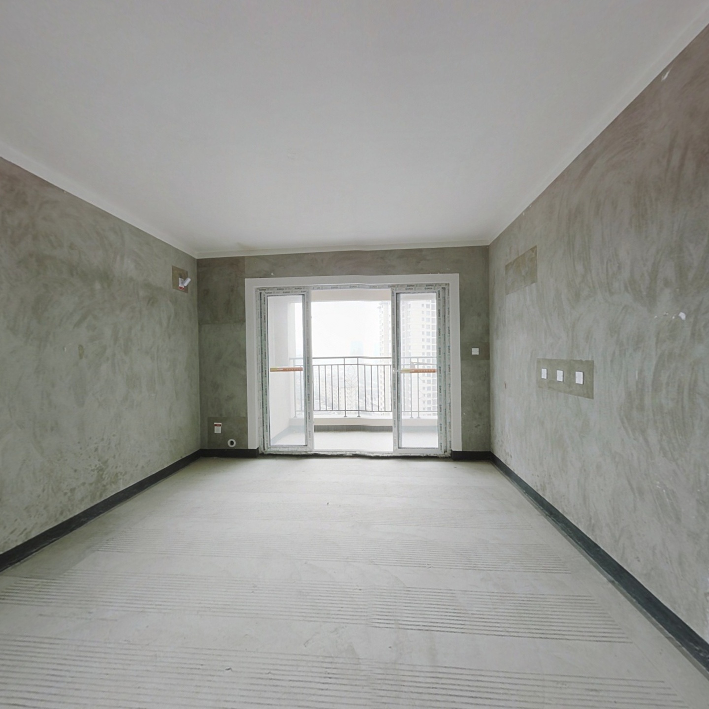 该房是滨江新城金科公园城电梯房中楼层四房