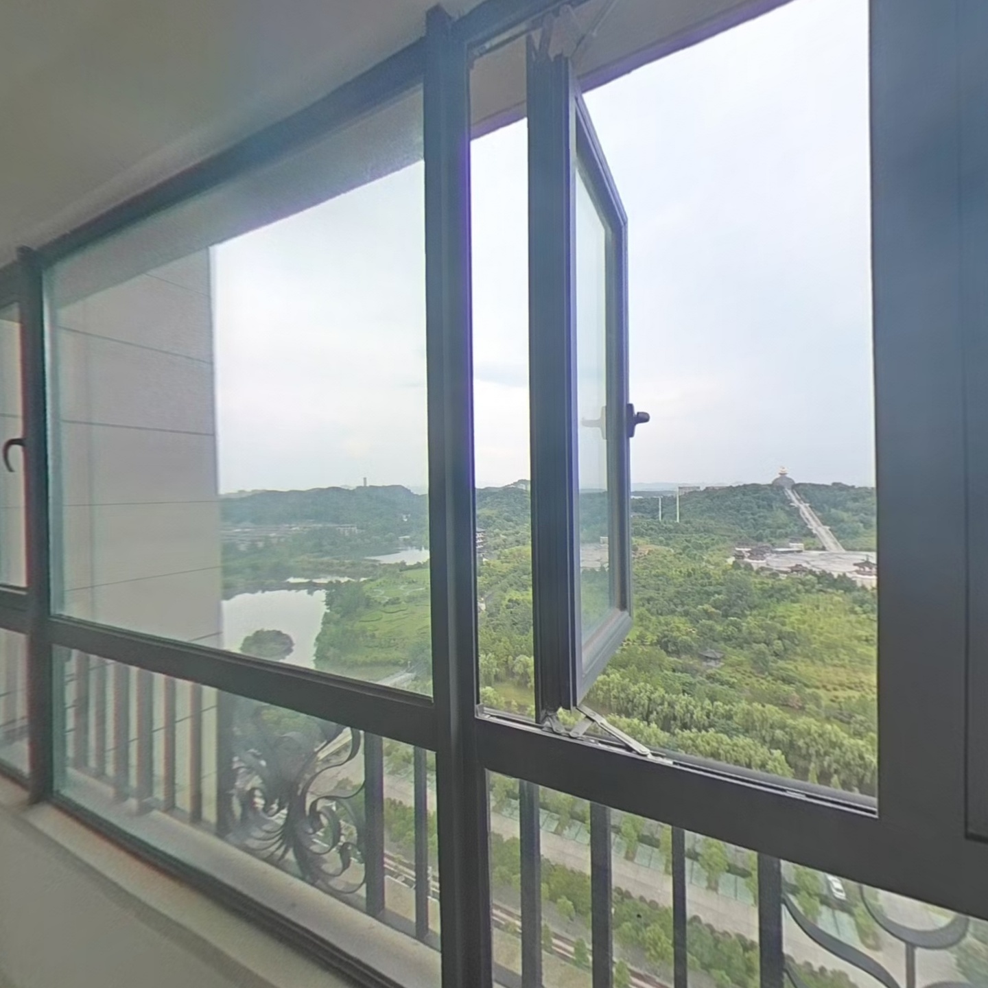 禅博园旁 恒大御景精装3房 户型好 电梯中层 看房方便