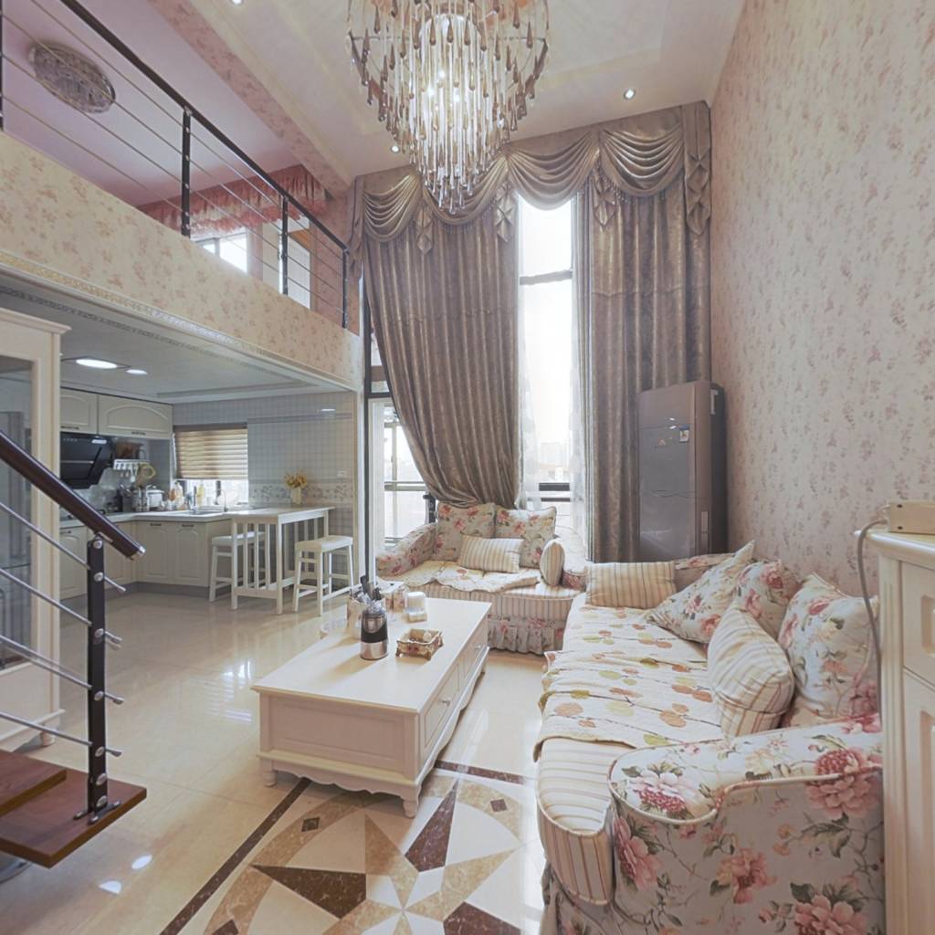 兴隆珠江湾畔稀有loft公寓，户型方正实用。