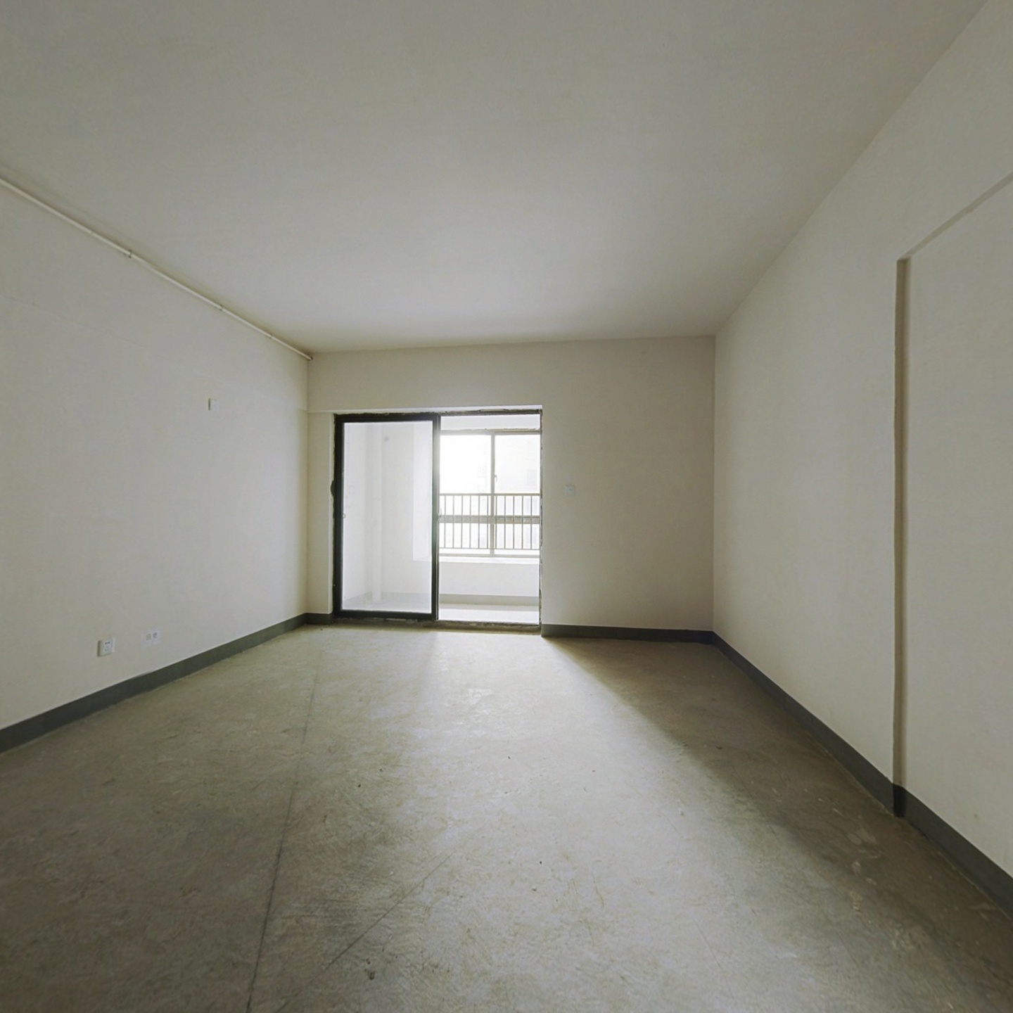 从未入住 崭新崭新的白胚房 随时-芜湖绿地新里海顿公馆二手房