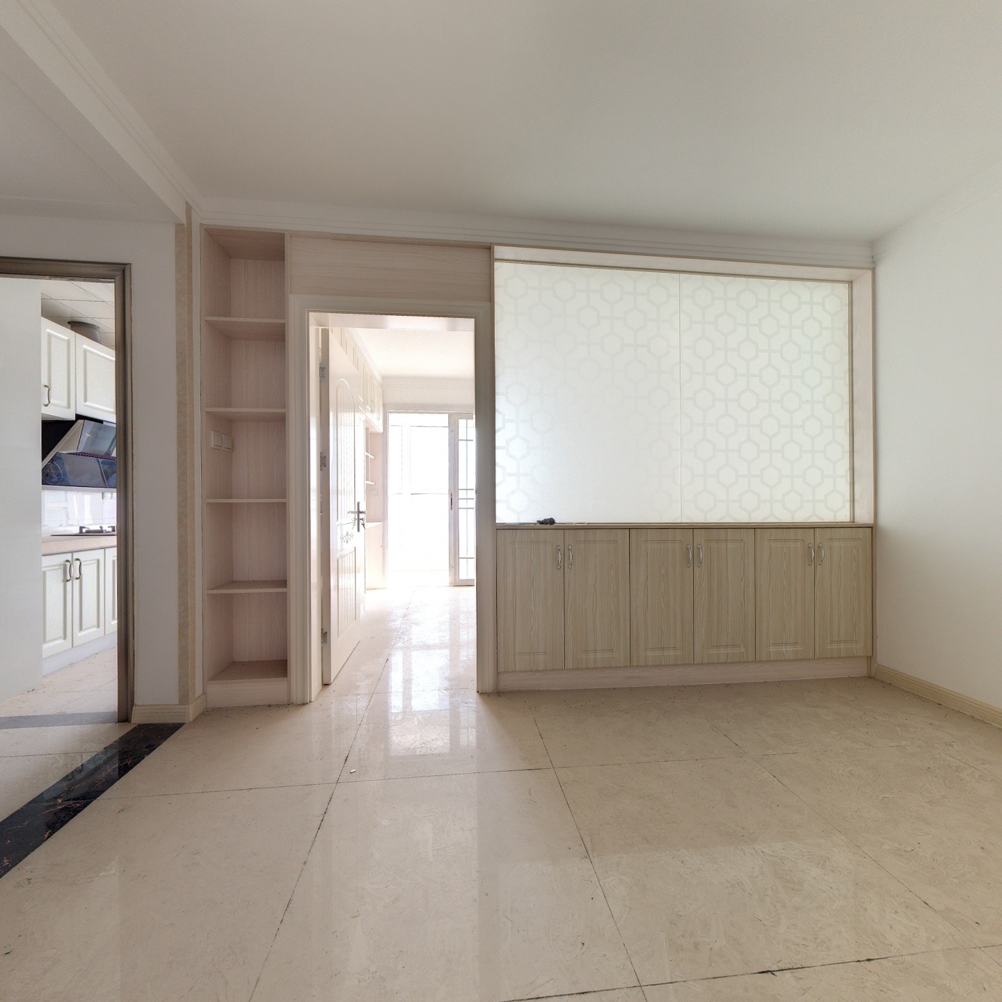 冠云路旁，一居室带阳台，全新装修，满五唯一