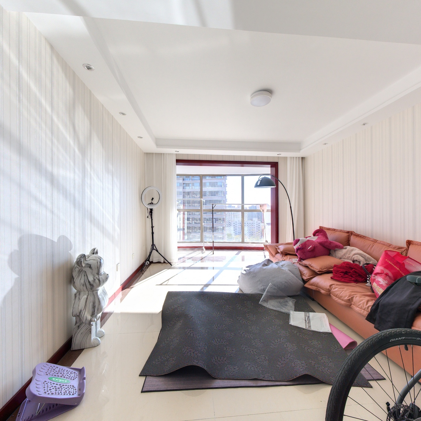 御景园全南两居，精装修，高楼层，采光好。