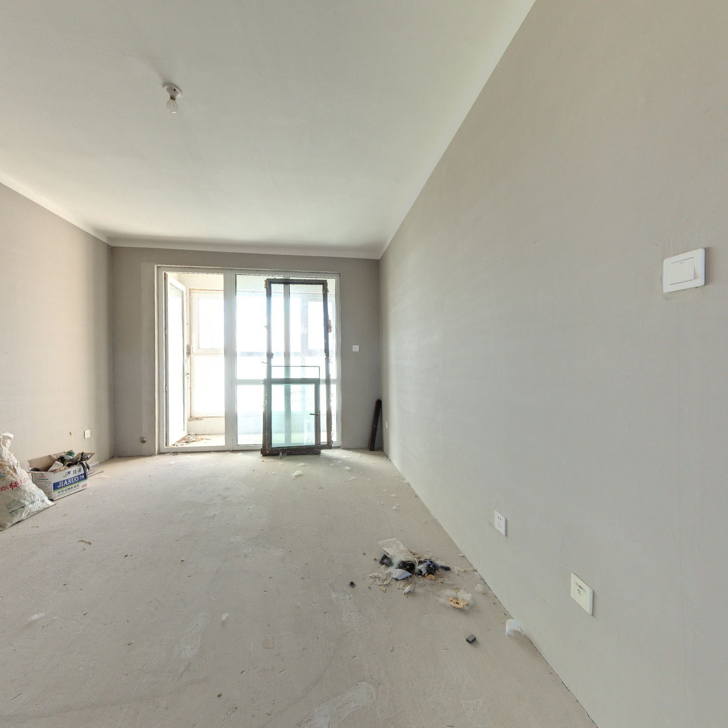 南北三居，毛坯随意装修，业主诚意出售