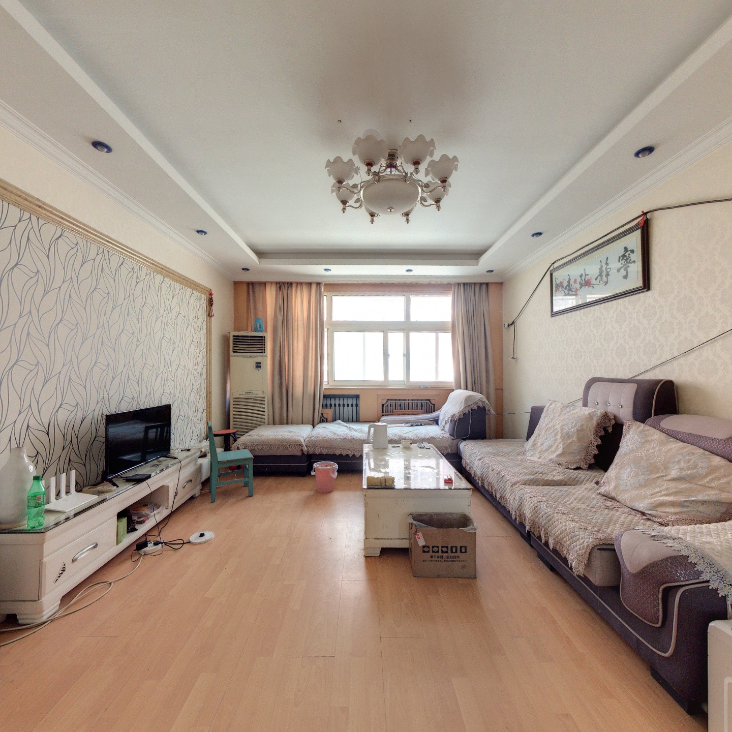 开发区槐林新村三阳开泰带地下室房本满五税费低