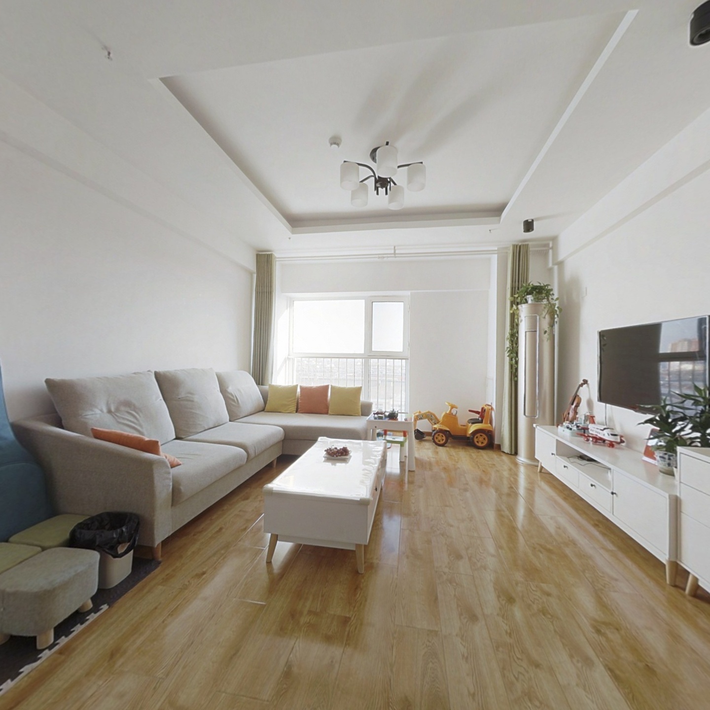 70年大产权 房子户型方正，总价低，适合年轻白领