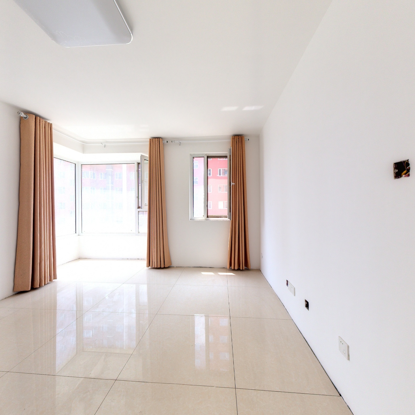 二中旁，电梯房，集中供暖，全南两居室