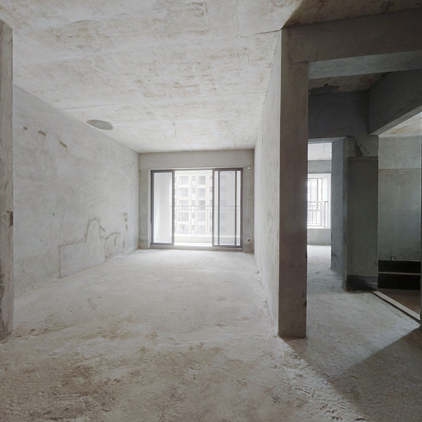 此房子满两年,免增值税,毛坯,通风格局好,采光好