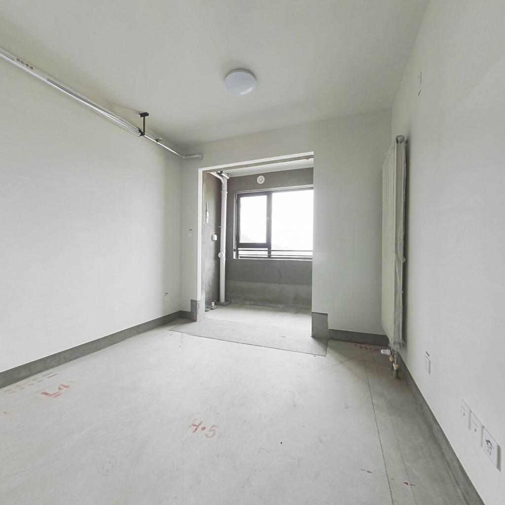中海国际C3地块公寓，视野开阔，新房刚交房未住。