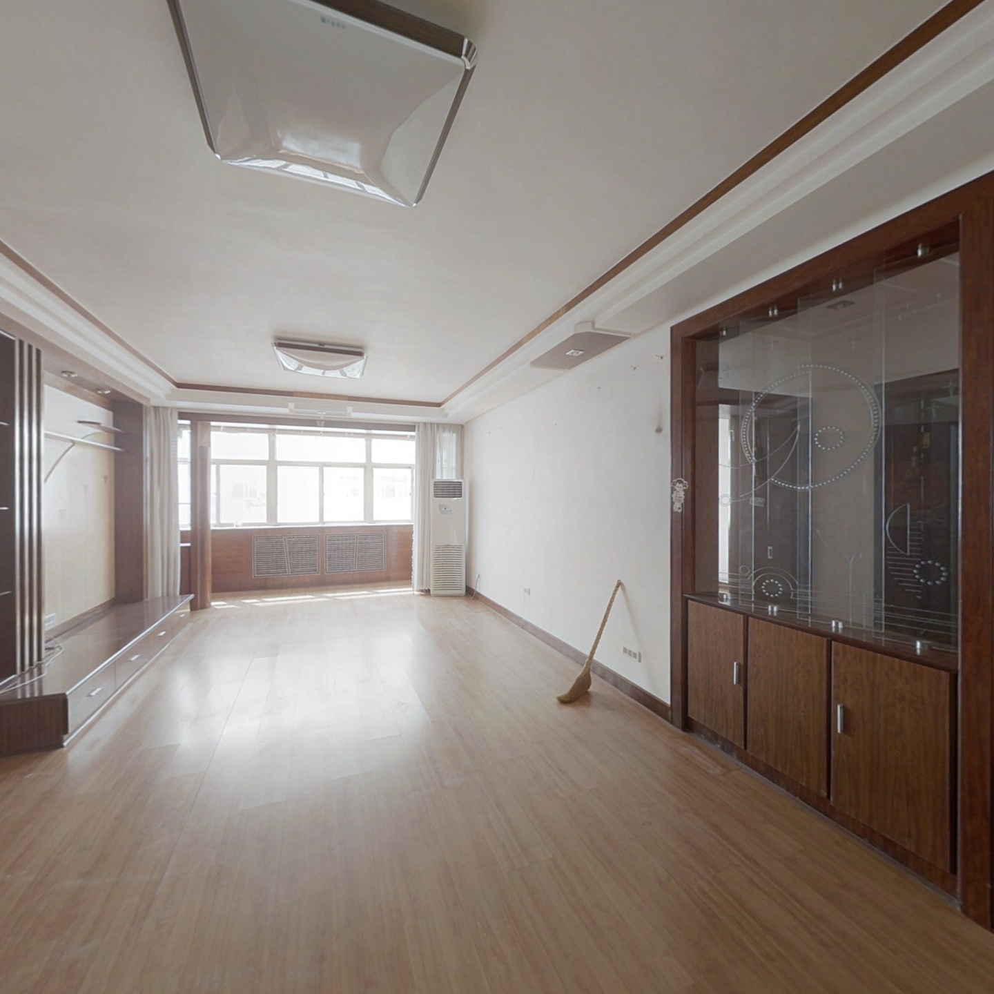 京蓬南区 步梯中层 宽敞大三居 带地下室 证满五年