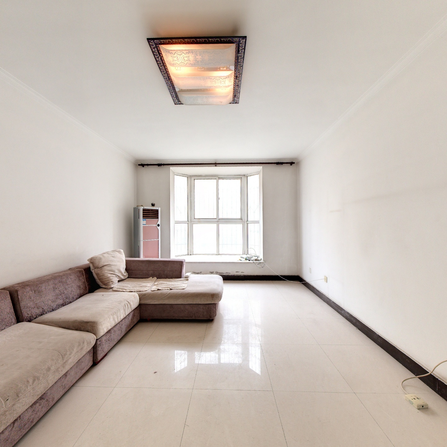 板楼大社区，南北南北通透三居室，户型方正，宜居舒适