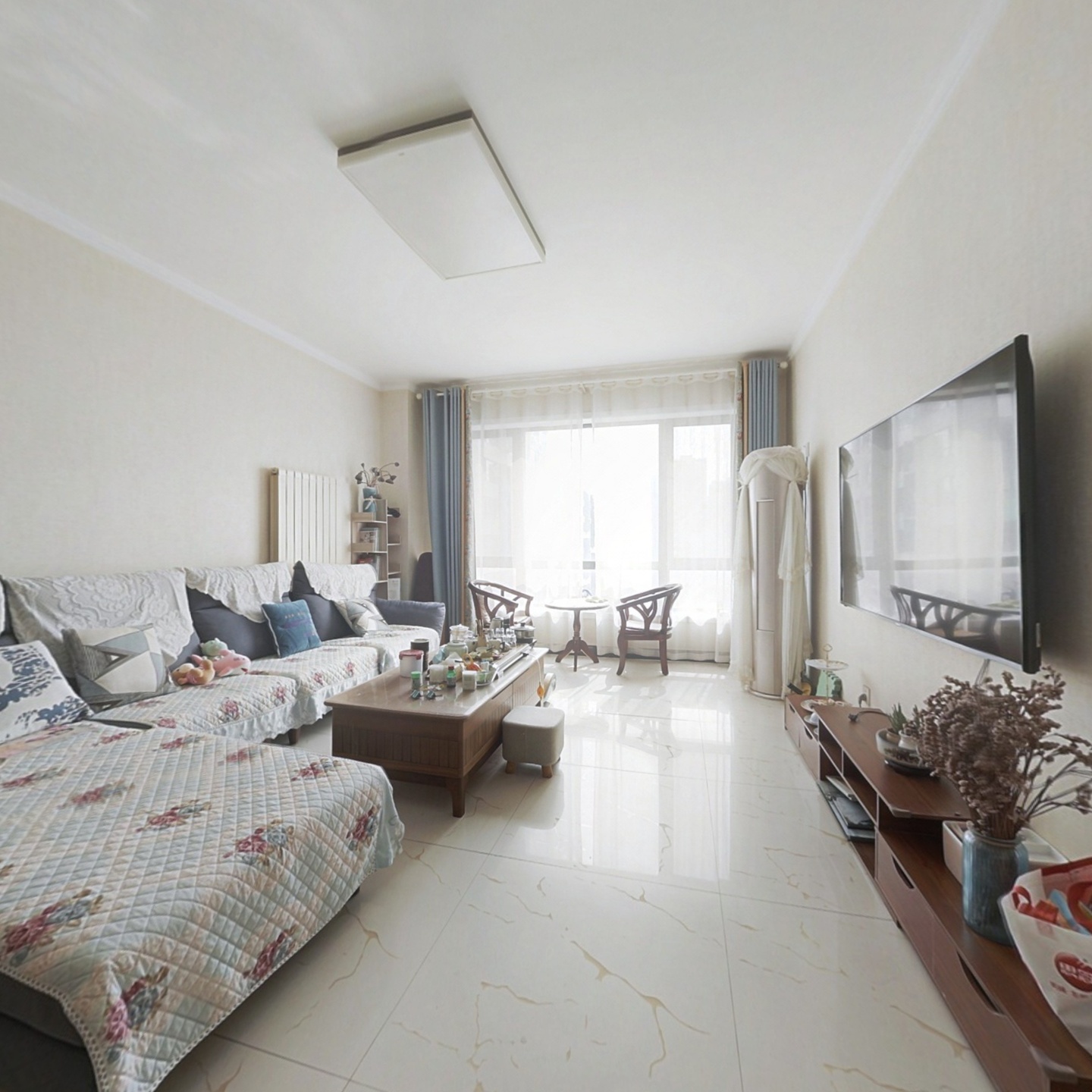 阳光100精装三居室，采光好，位置佳，户型舒适。