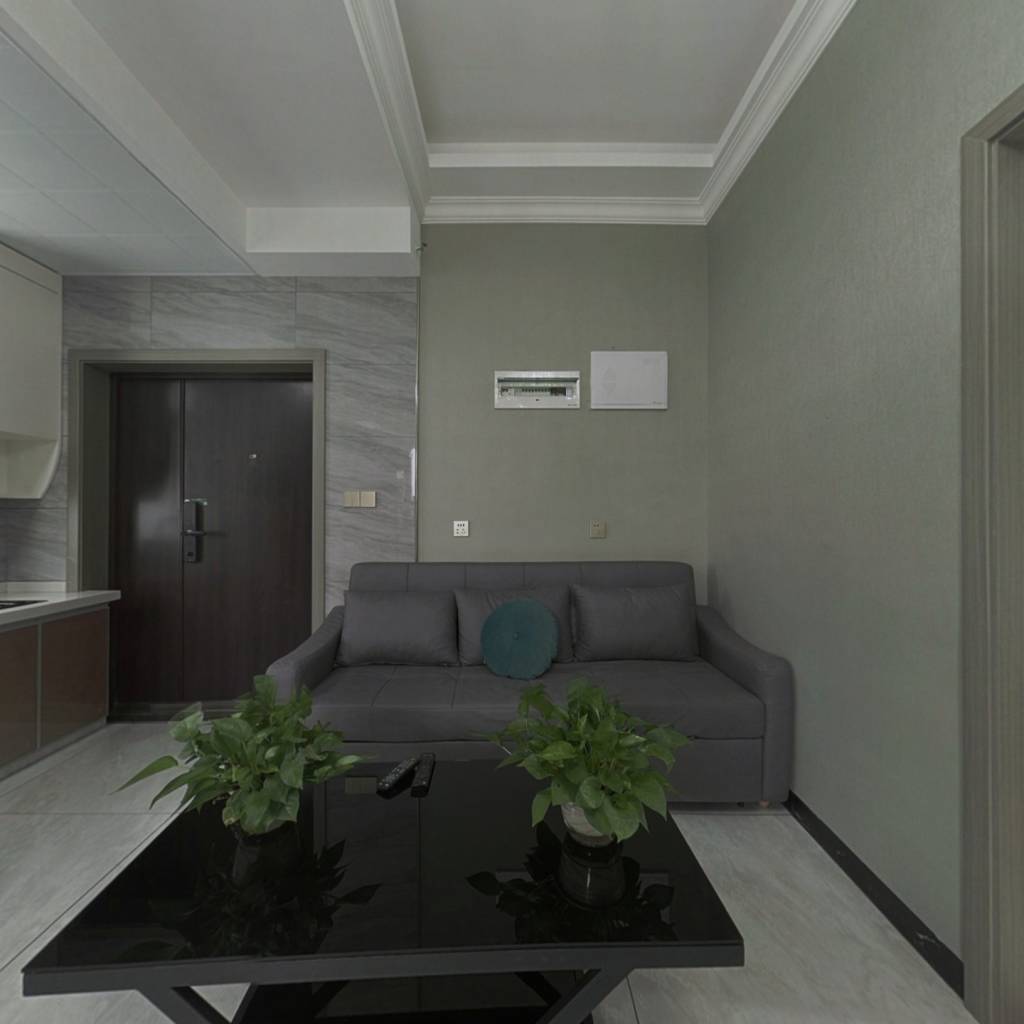 紫金广场精装两室带家具家电，9成新房