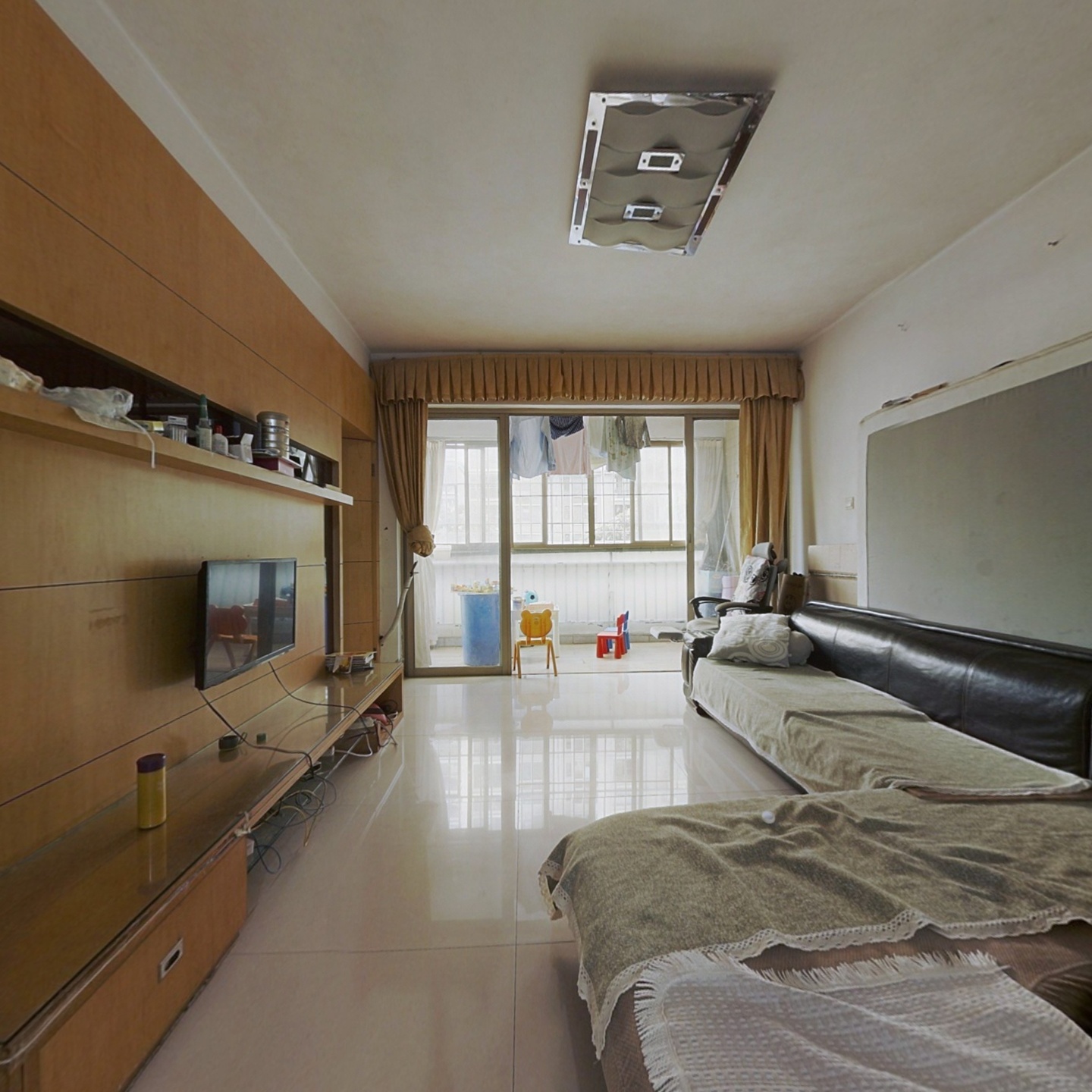 凯东新城两房出售，带40平米大露台，适合居家生活！