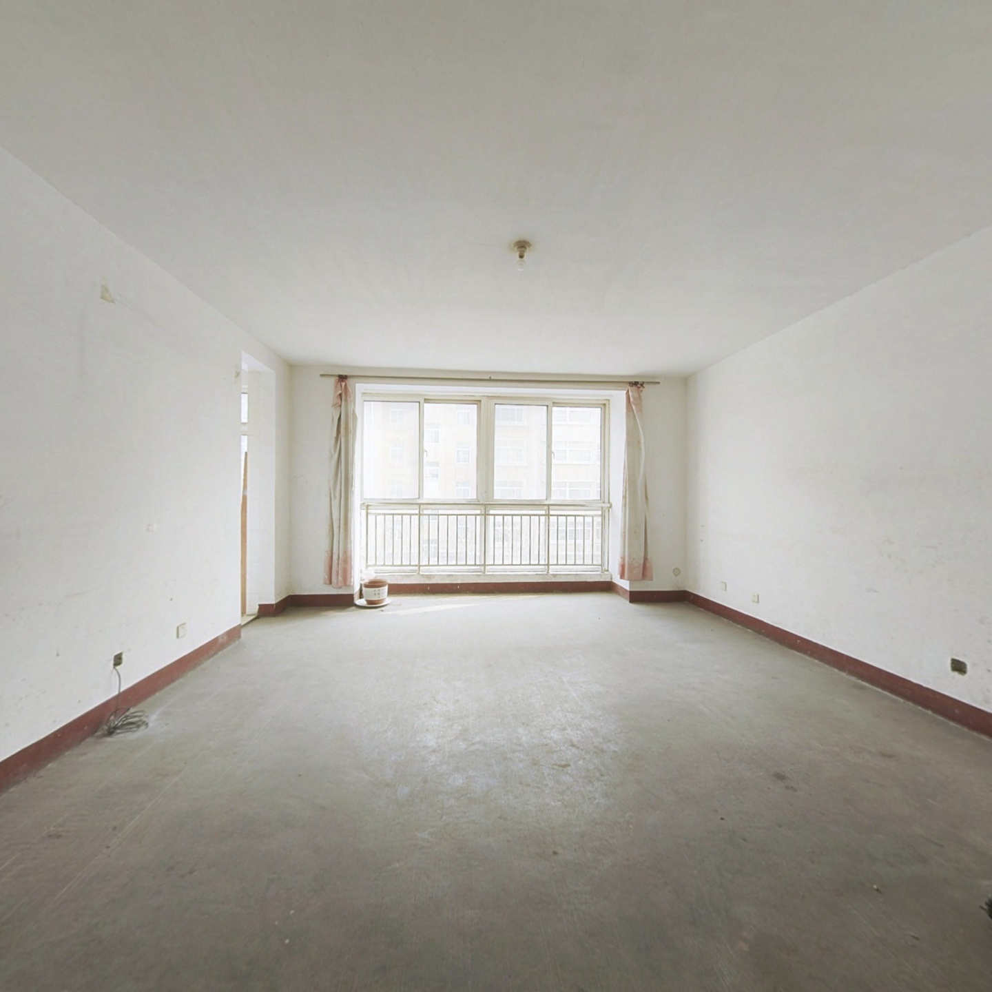 新城花园单位房中间楼层客厅朝阳毛坯房出税