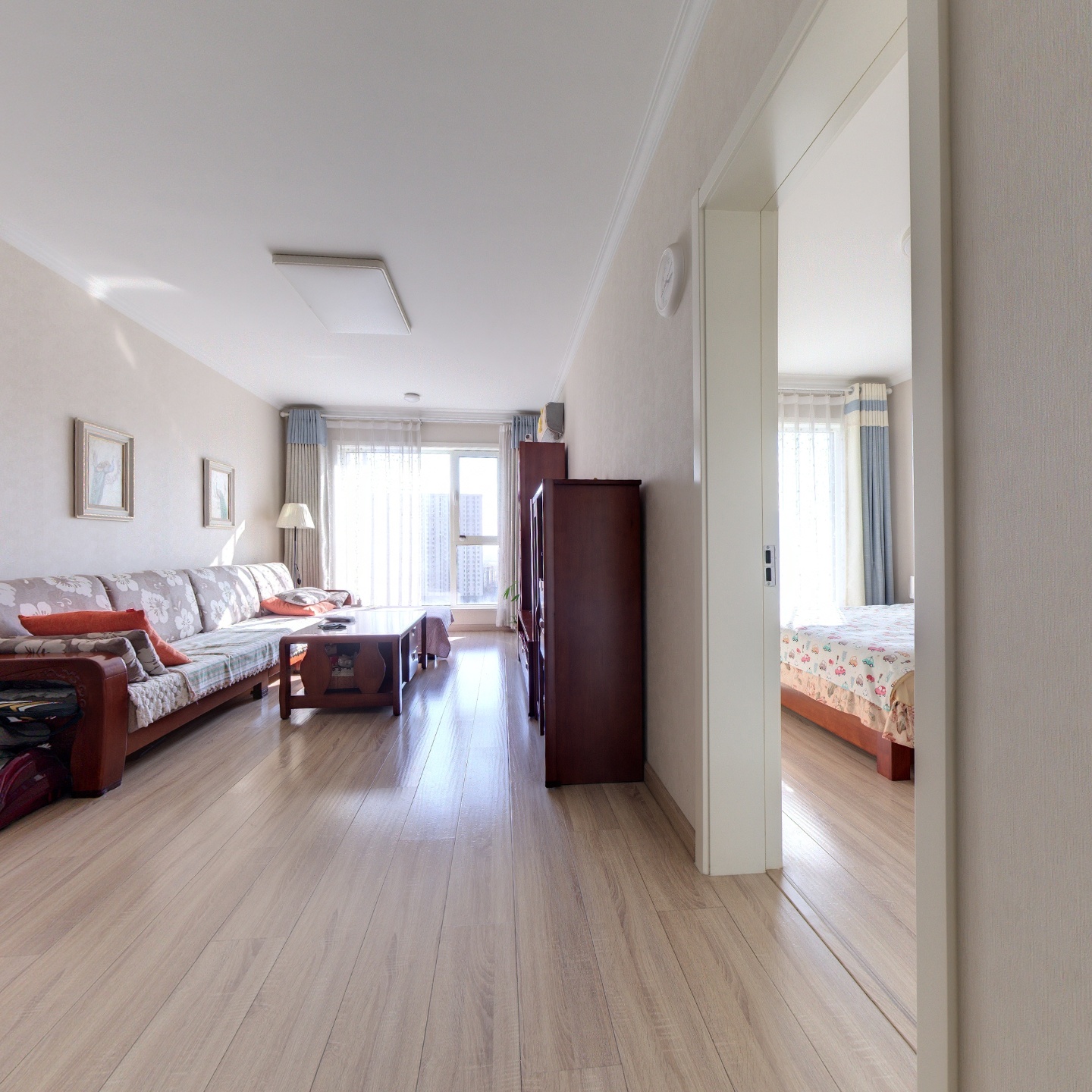 全南精装两居，房本满2，采光充足，交通便利!