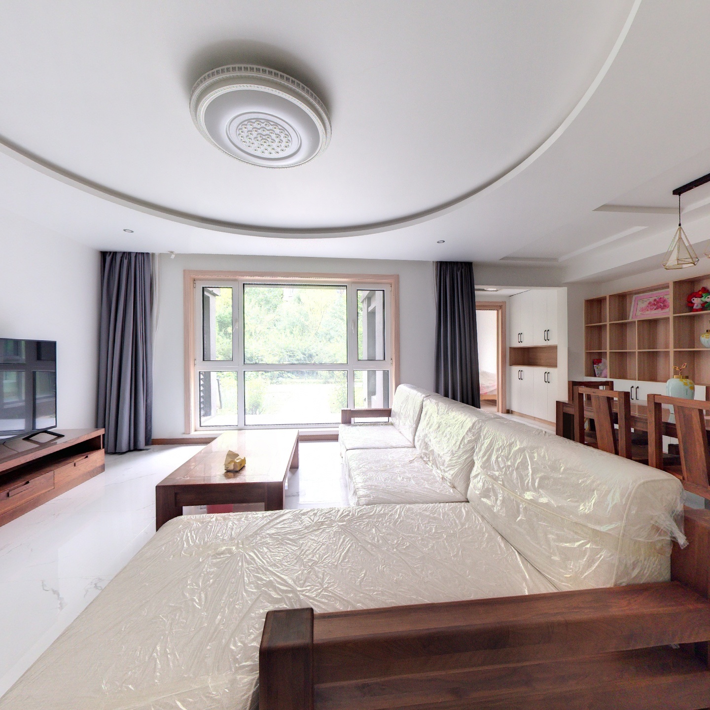 高铁新干线洋房一层带前后花园精装未住，业主靠谱！