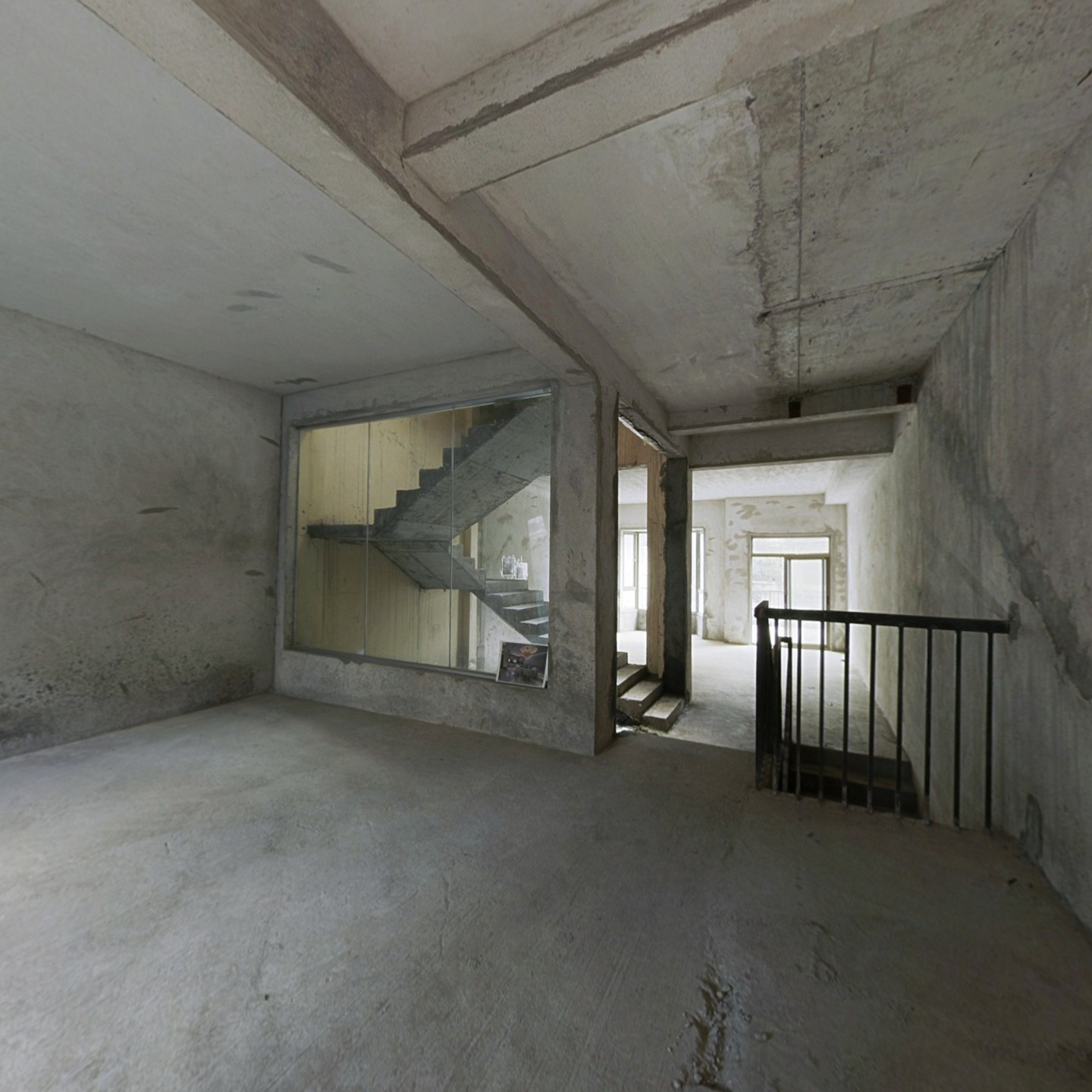 托斯卡纳清水毛胚4层5房超大别墅含车位