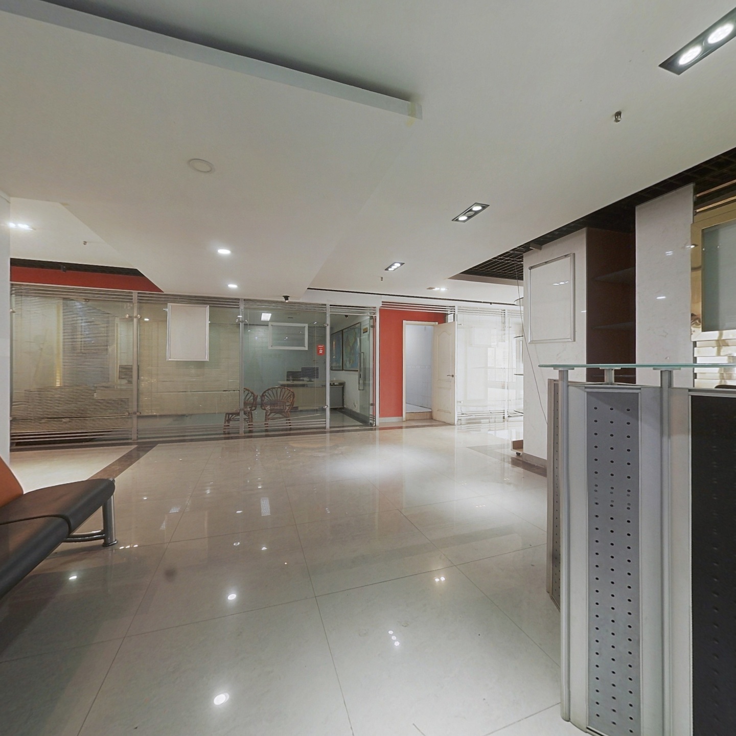 数码港大厦1室1厅东西