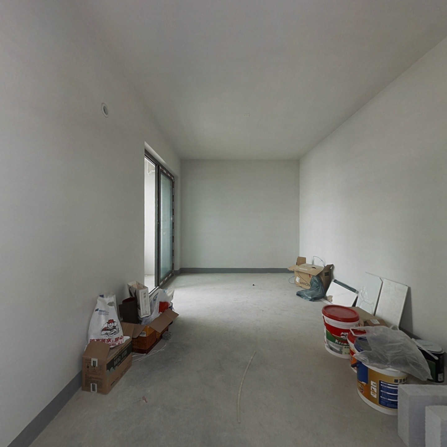 清水毛坯次新房一室一厅朝东户型