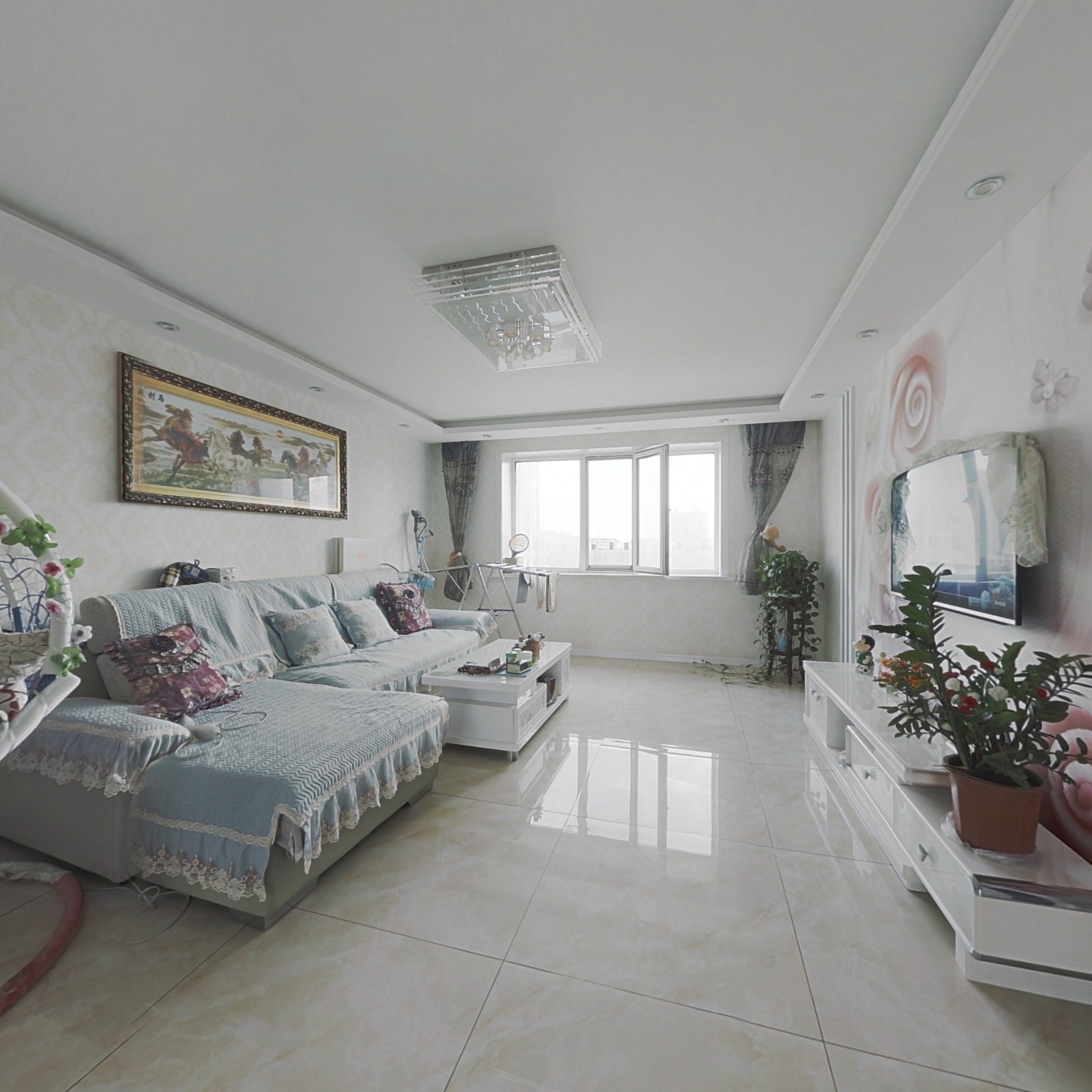 标准h户型,两室一大厅. 精装修 采光十足 视野开阔 .