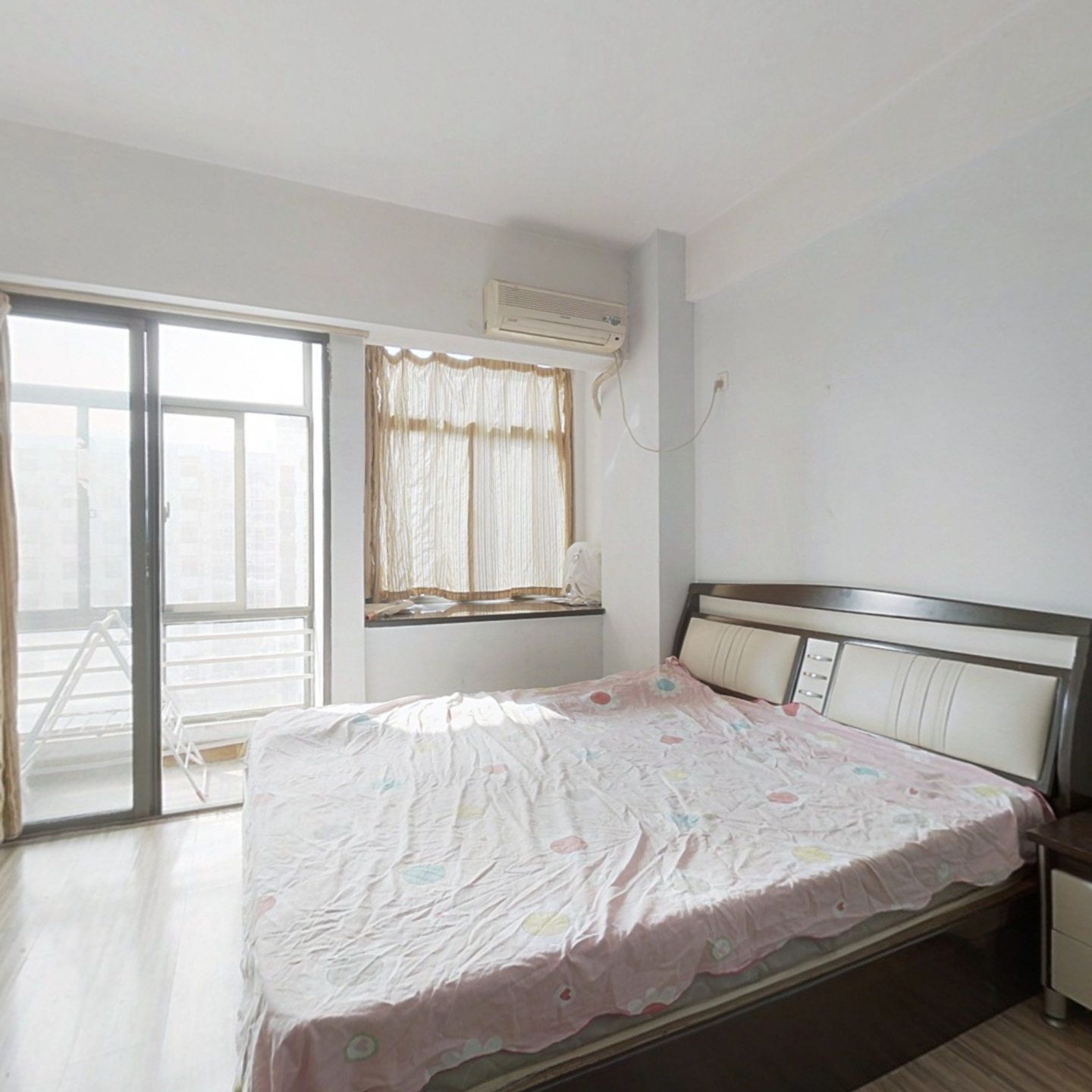 创业路中构银城大一室一厅,中间楼层