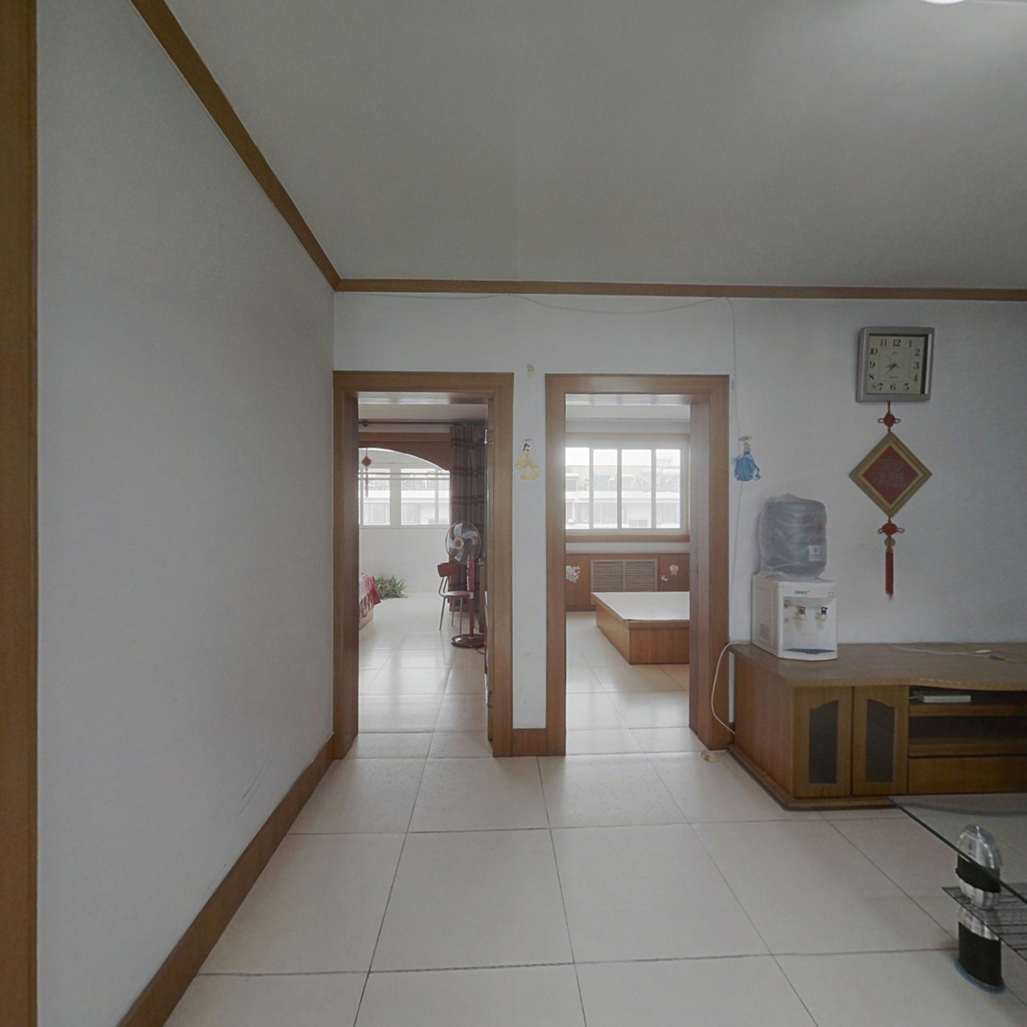 鹤山小区   精装三室，90.4平67万