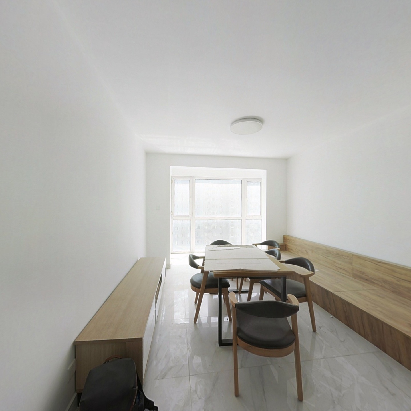 小区位于华阳路北 精装修没住过