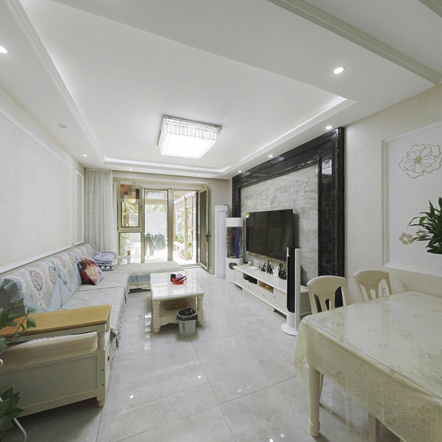 高铁新干线一楼带院子 精装修 南北通透 大三居 急售