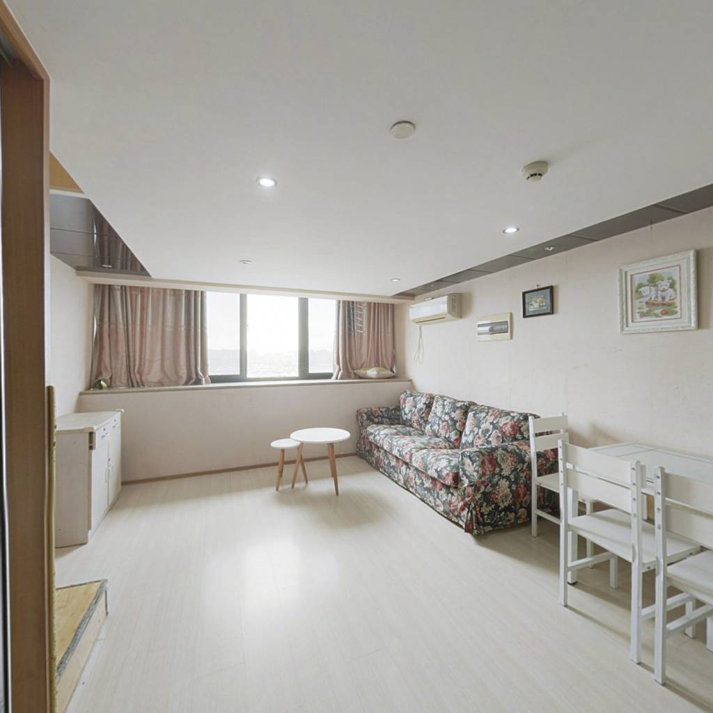 明海公寓自住房出售，保养好房间卫生干净