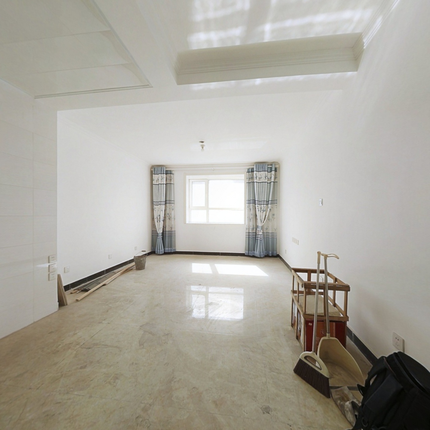 业主诚意卖  价格可谈 房本满五唯一税费低  随时看房