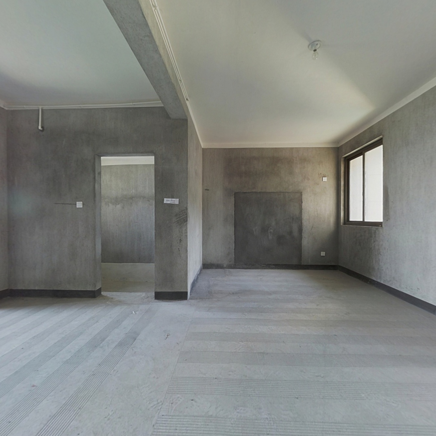 此房格局好,楼层好,楼间距大,视野宽阔, 采光充足!