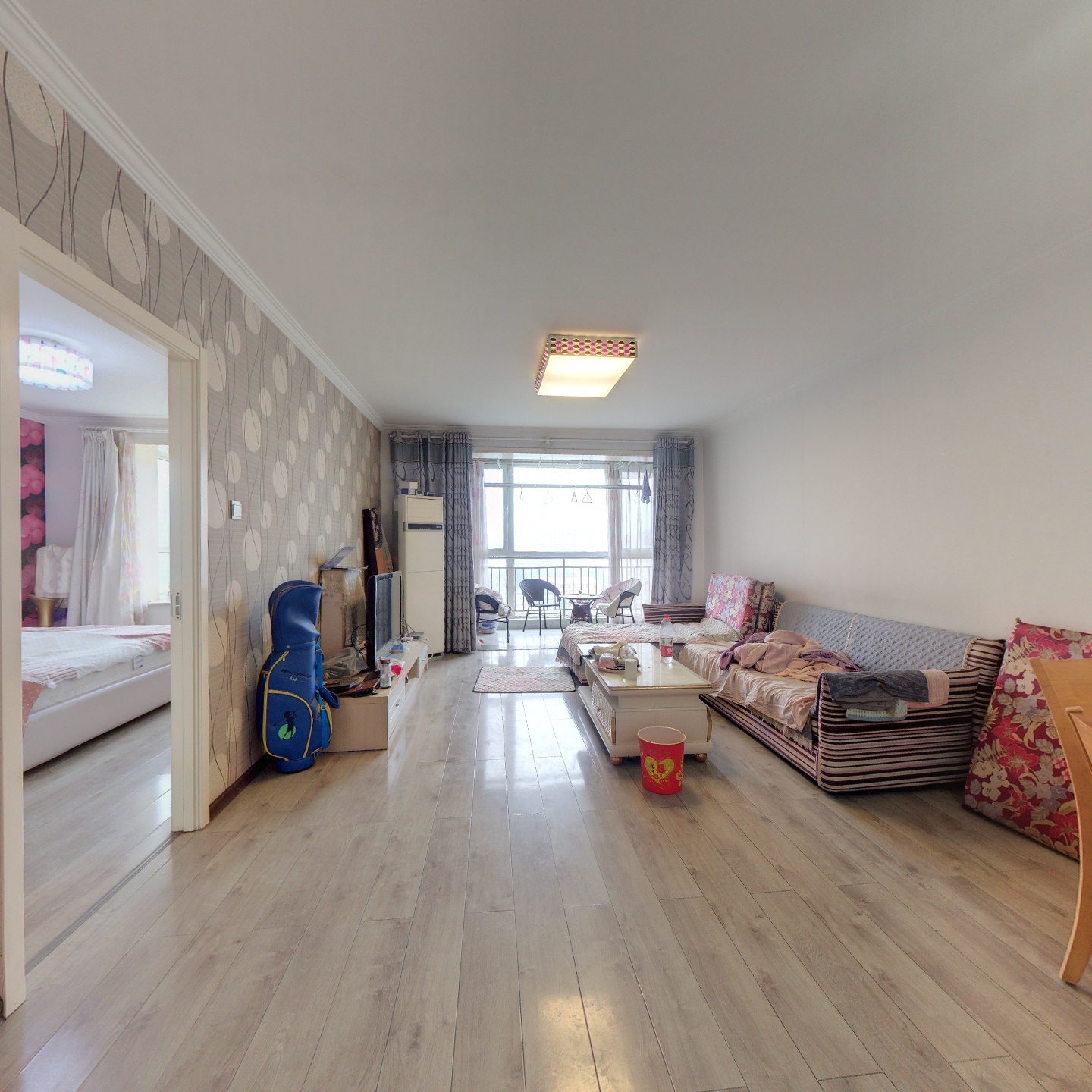 范阳路旁精装修两居室，出行购物方便