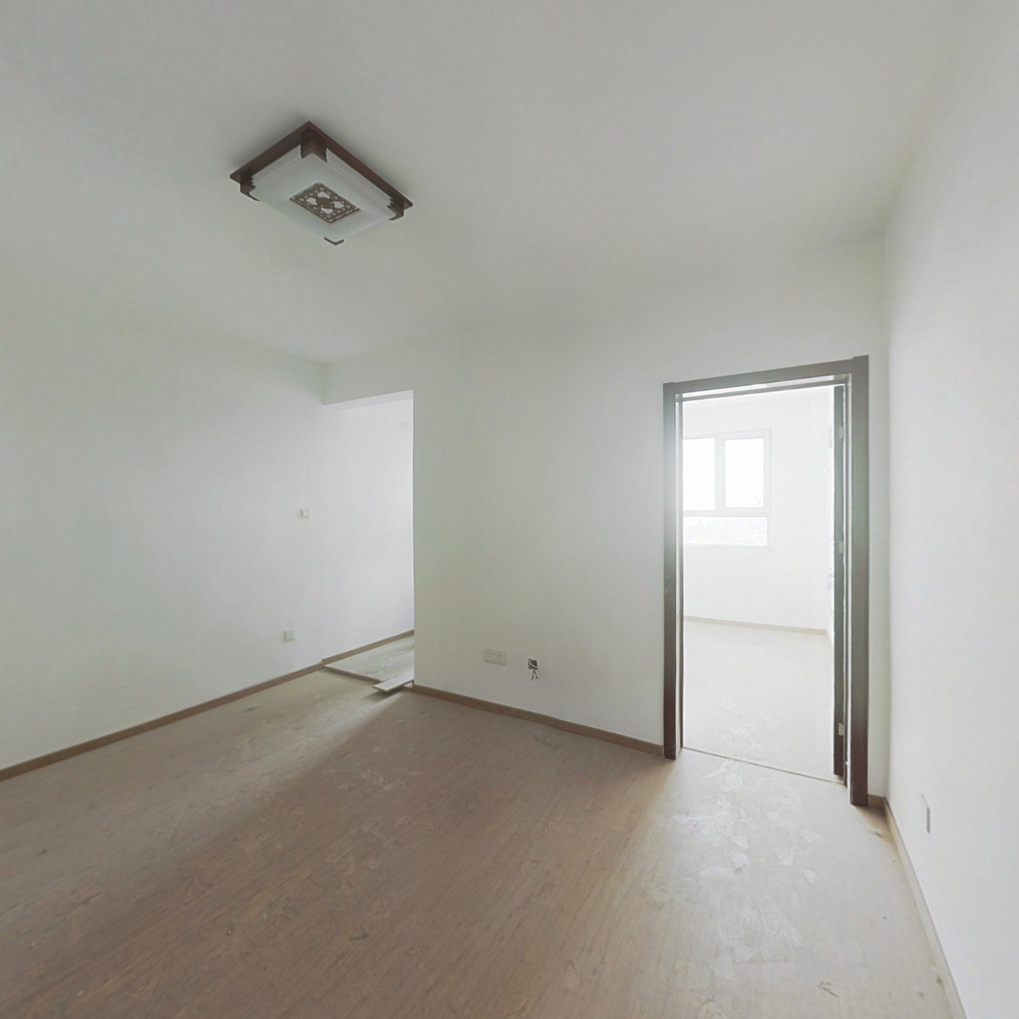 此房正规南户一居室，采光充足好楼层，