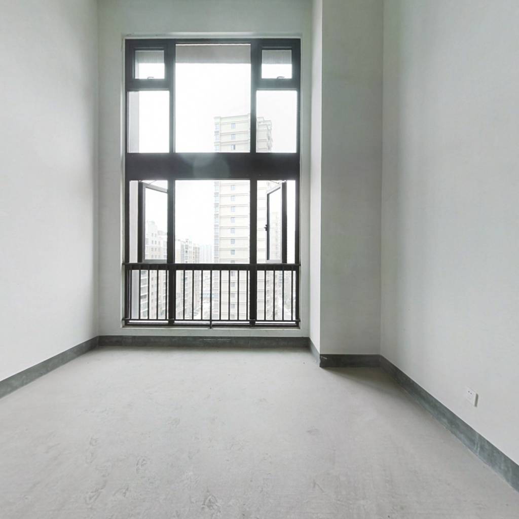 龙湾大院公寓德信开发，小区环境优美,层高5米使用率高
