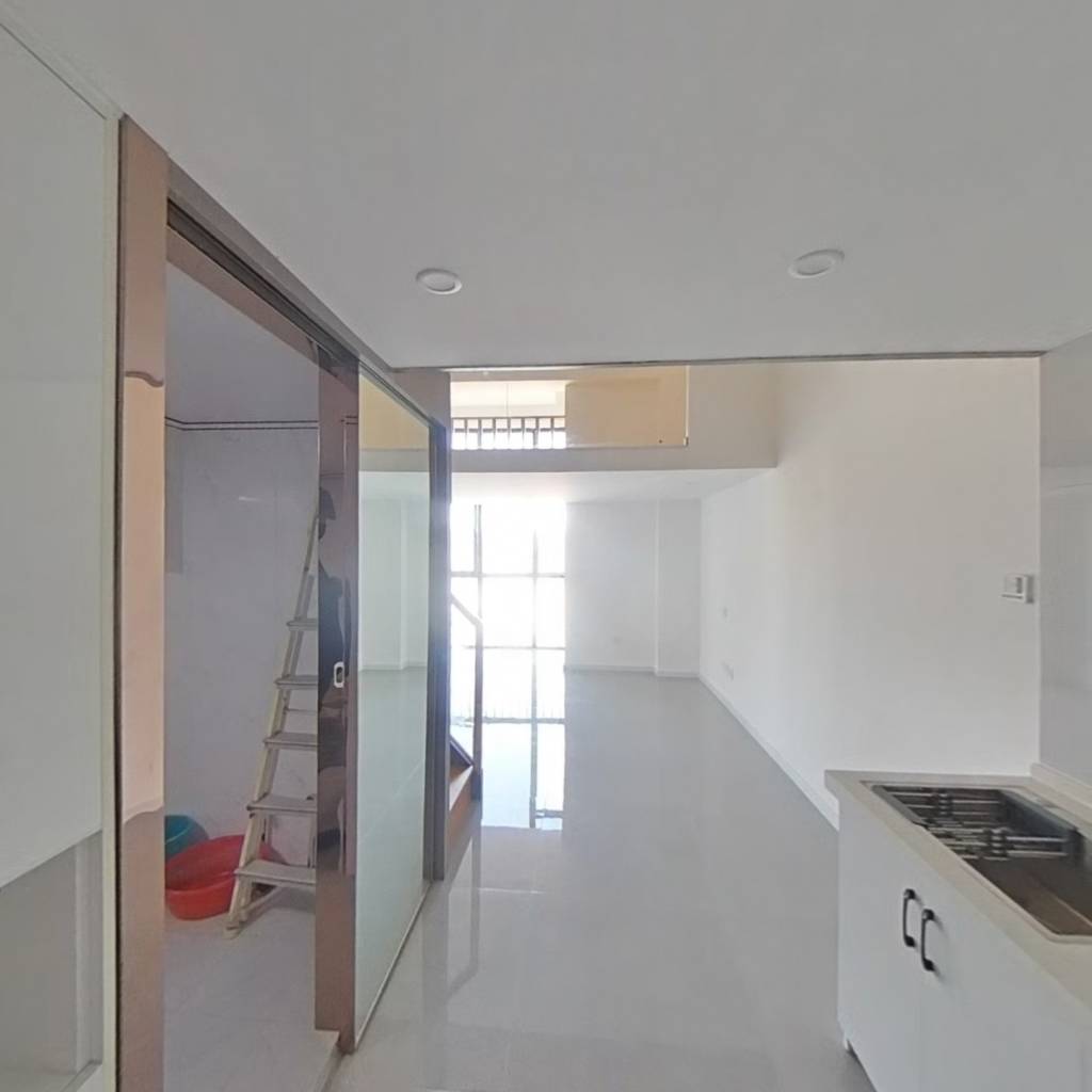 拉德芳斯复式一居室挑高5.4米都可以精装修随时看房