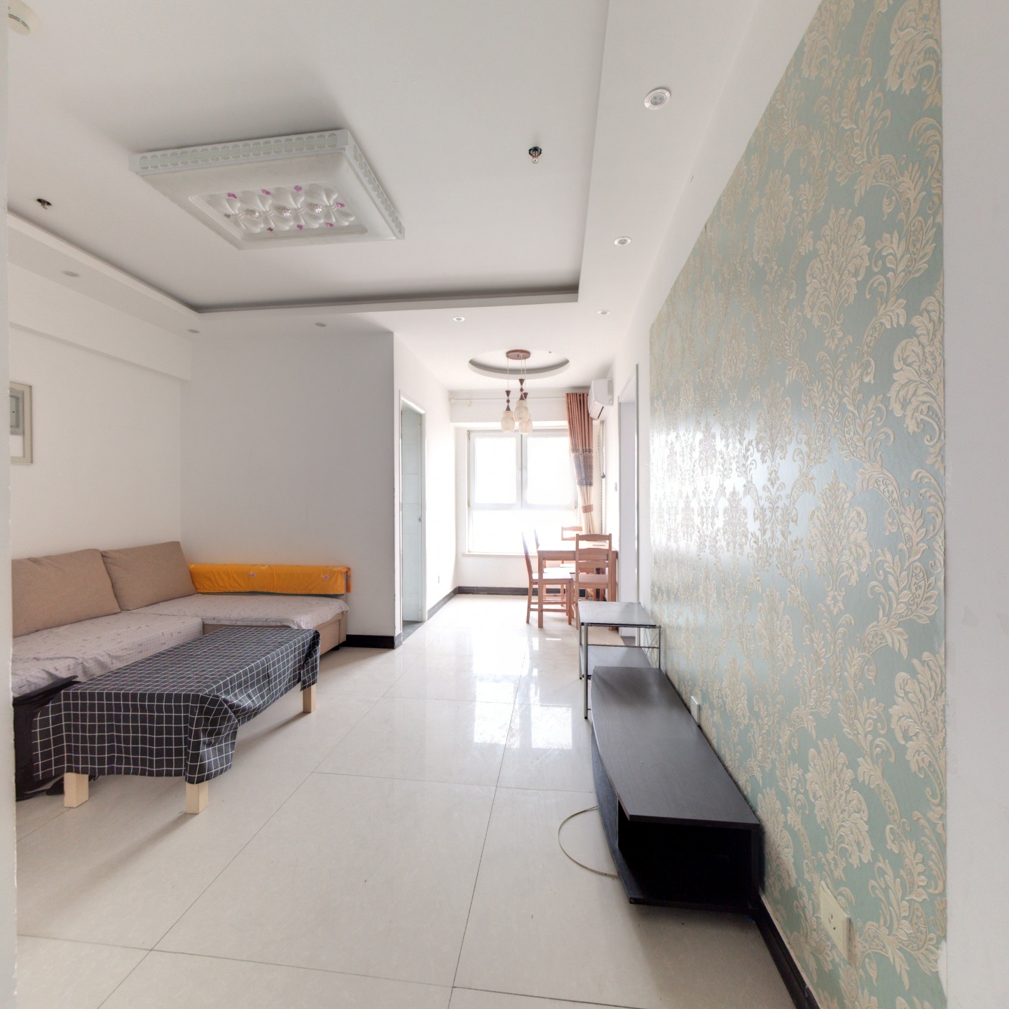 弘德缘小区，位于东兴北街，交通购物方便