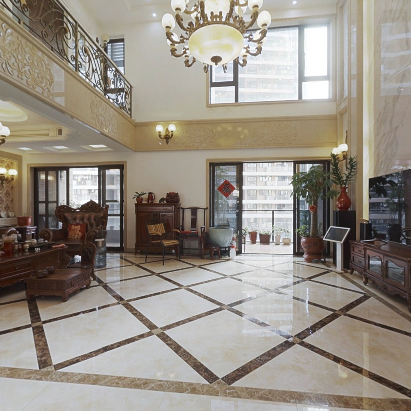 洋房顶层复式3层,一手业主,精装修.