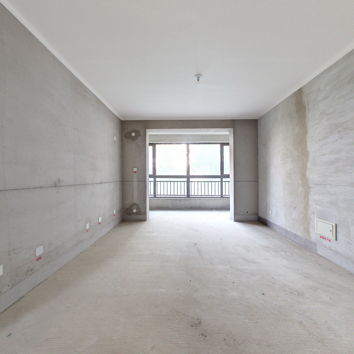 华阳路旁 天伦湾集中供暖社区 通透三居急售