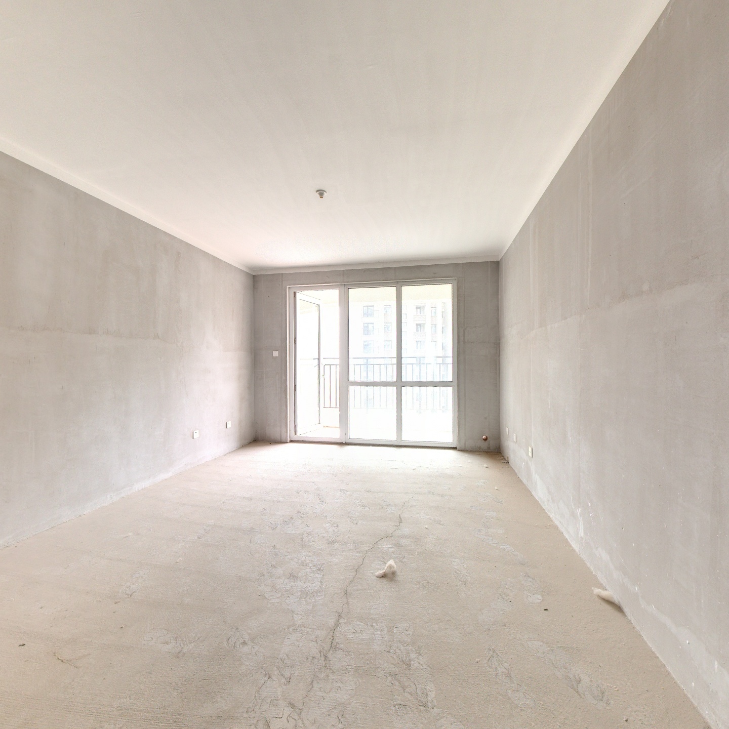 华融现代城南北通透三居室，可贷款。