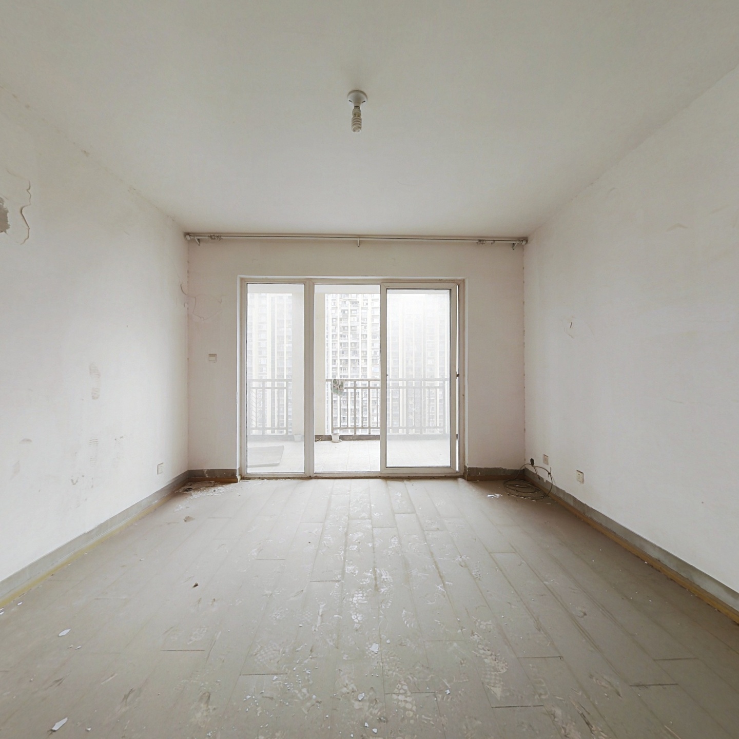 果壳标准套四户型,纯清水房,客厅带阳台