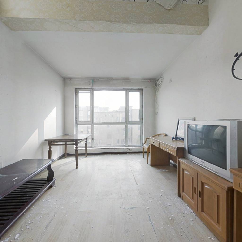 柏林四季小区，四室简单装修，可拎包入住，可贷款。