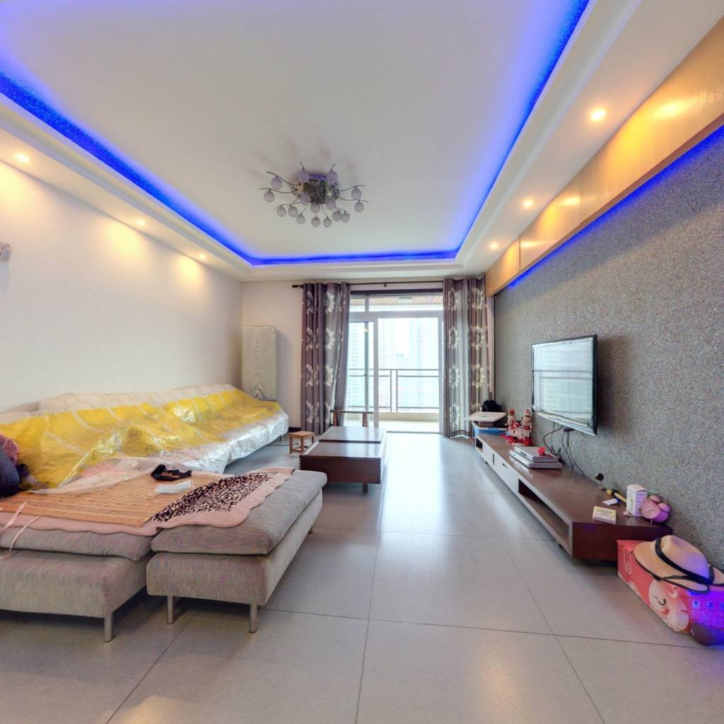 此房采光充足 户型方正 空间利用合理 住家舒适