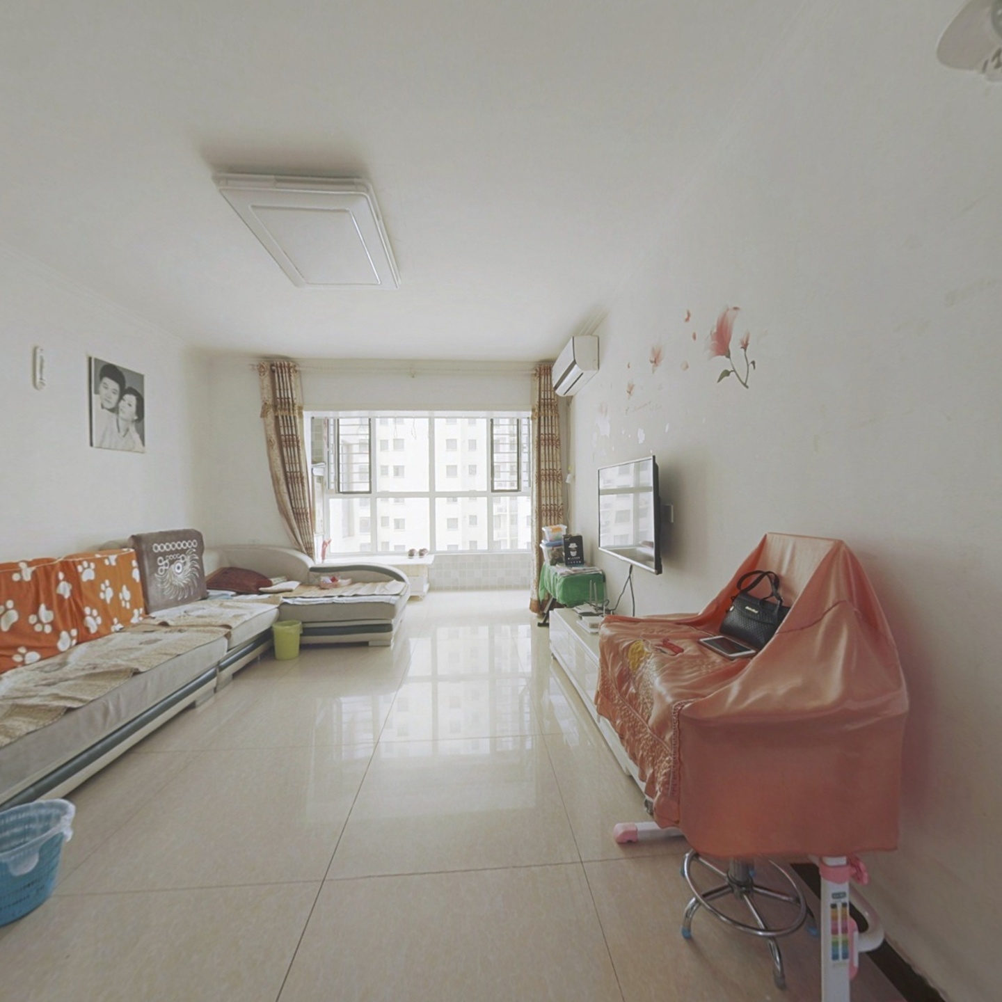 正规南北通透两居，客厅主卧朝南，业主诚心出售。