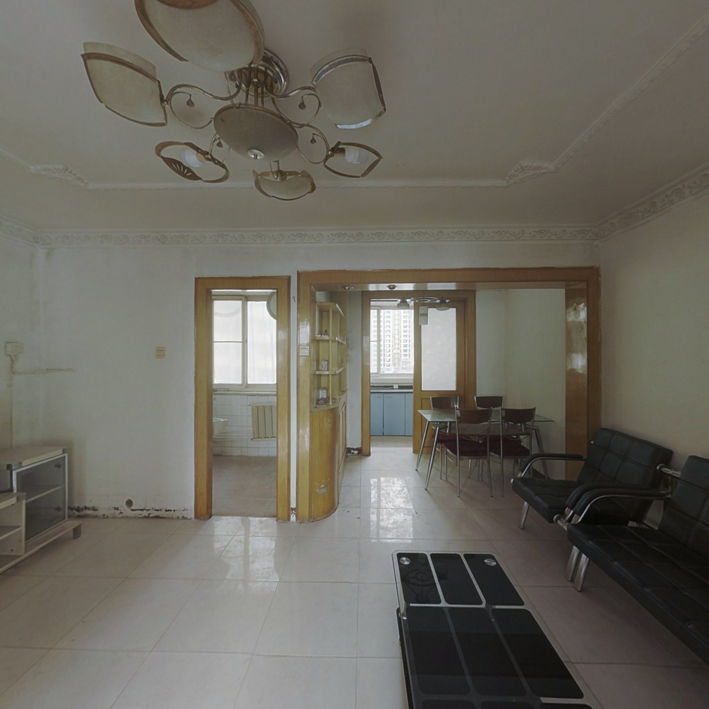 房本满二税费低 朝南两 居室 温馨小屋 小区停车方便