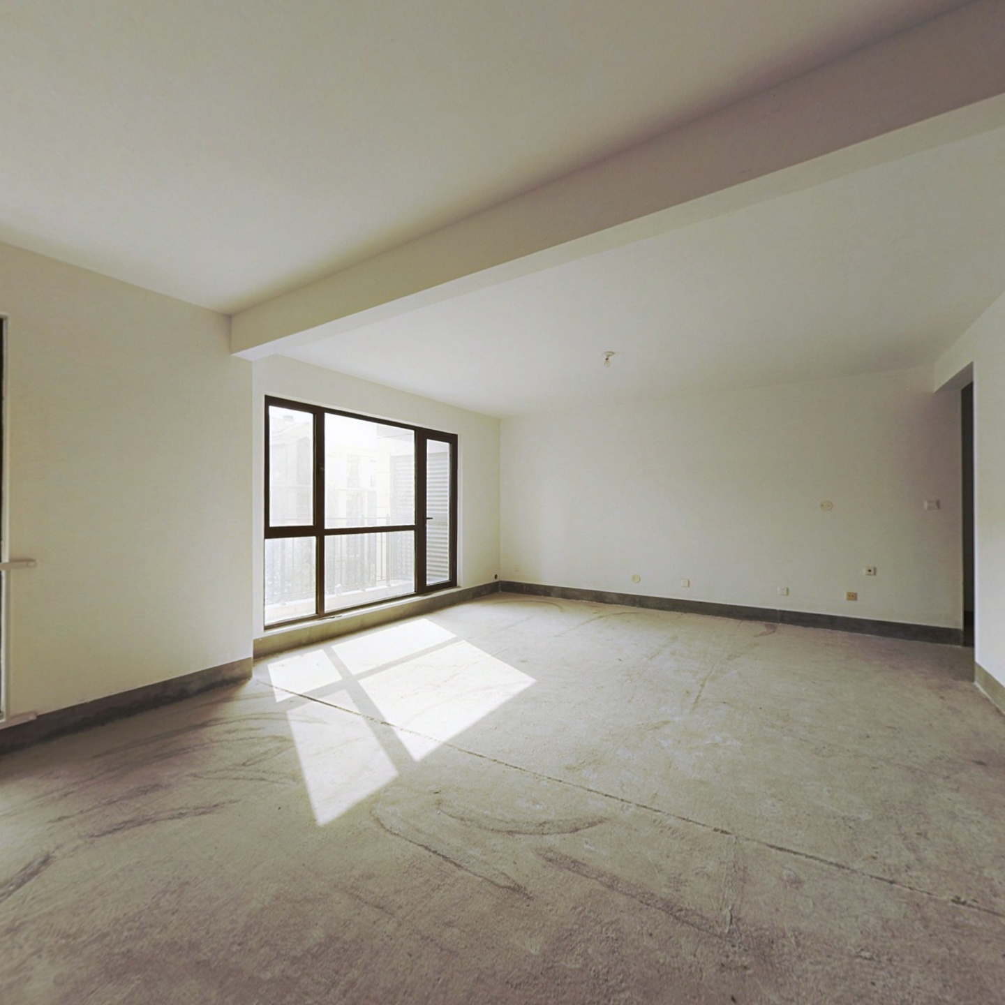 满五唯一，洋房，中间位置，采光好