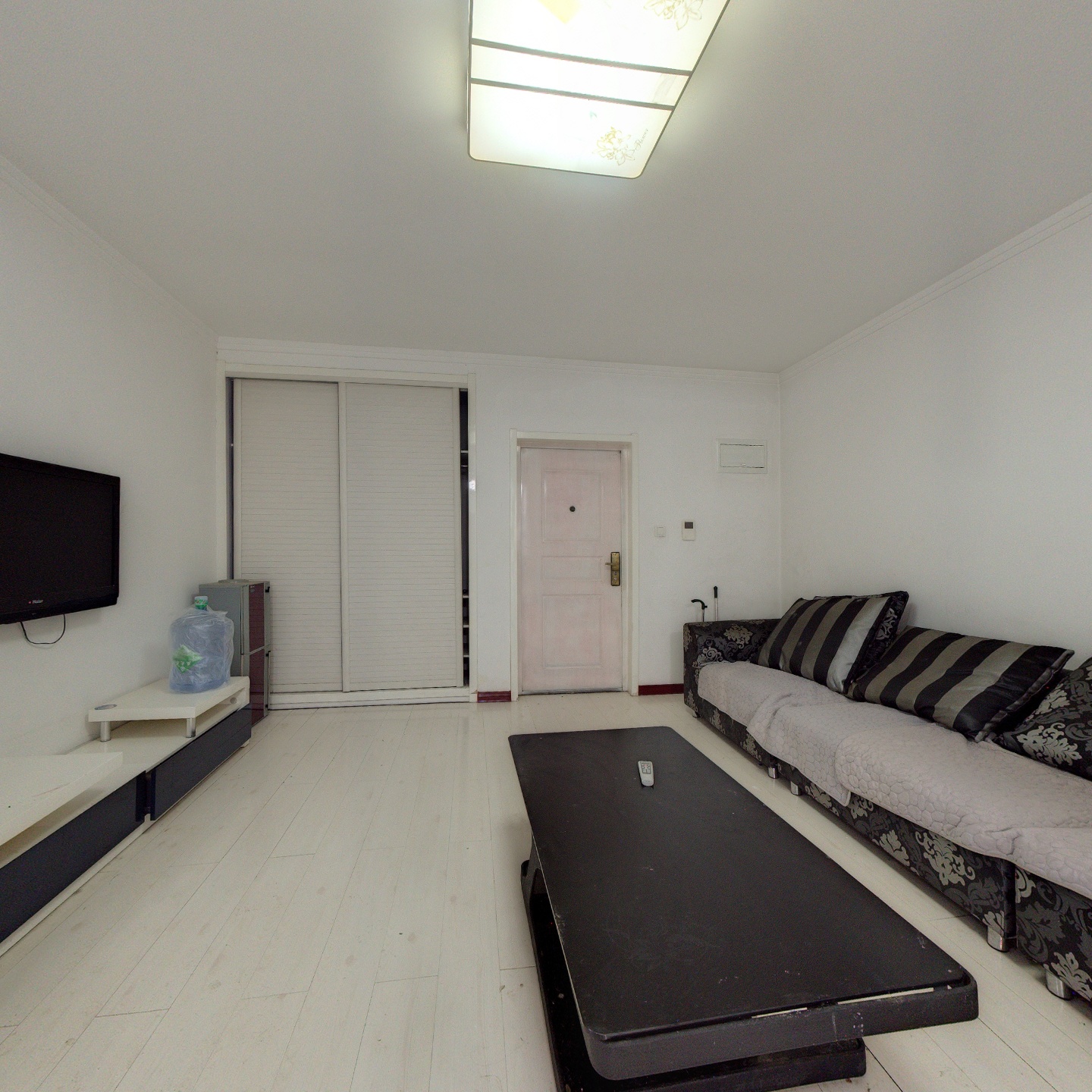 繁华路段小区，带装修，满二，税费低