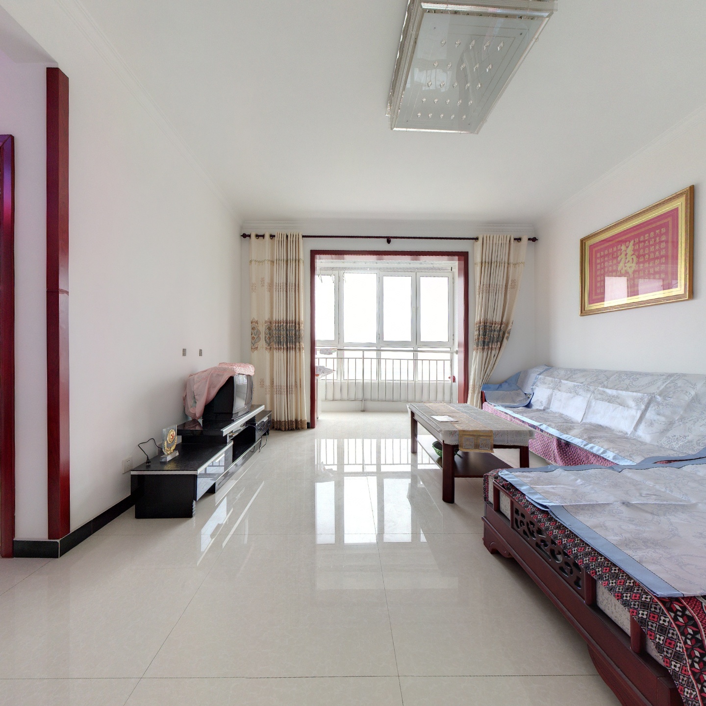 精装修大两居，基本没有住过，业主诚心出售。