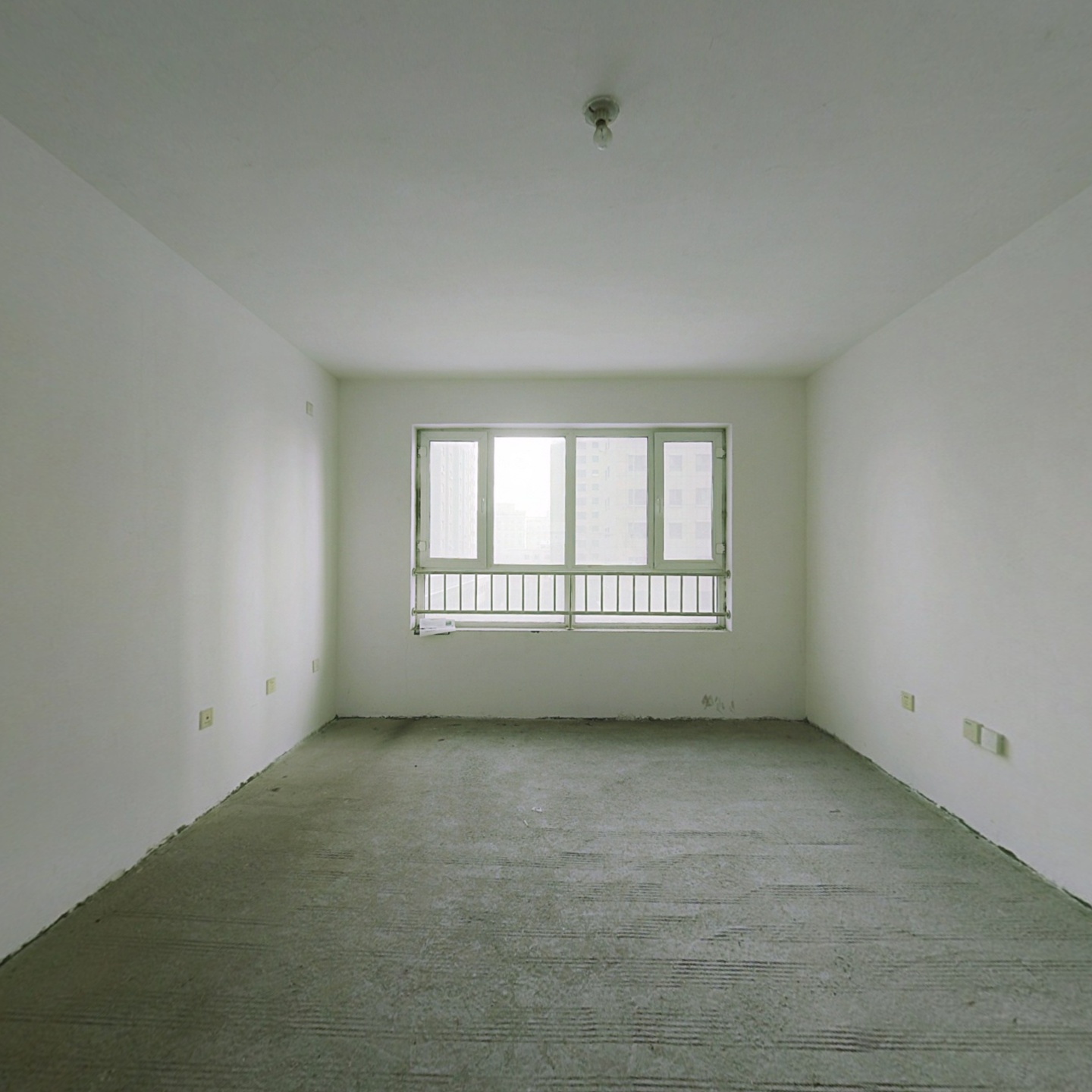 老北园春克西街林森国际126平3室毛坯电梯地暖房便宜卖